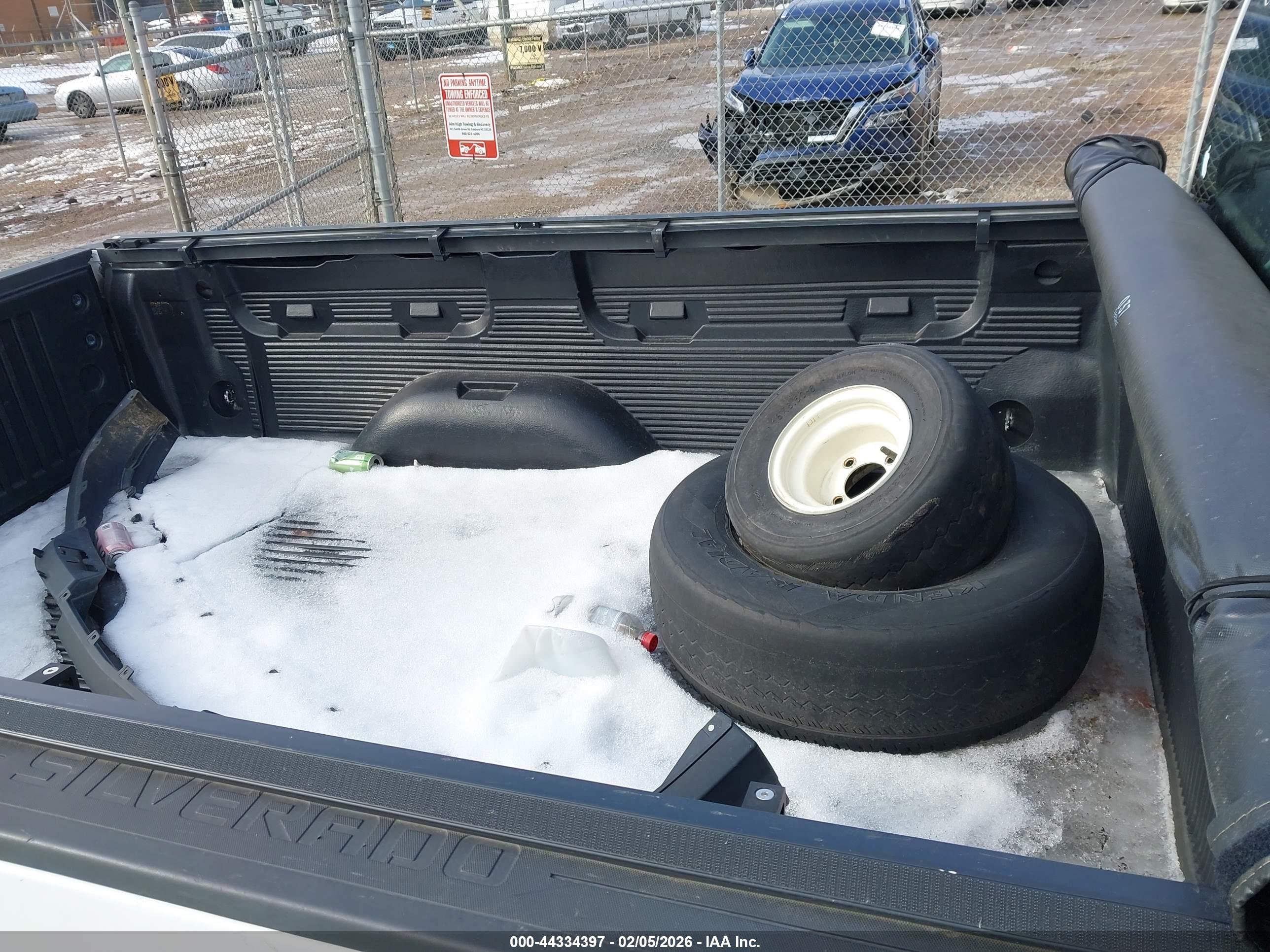 CHEVROLET SILVERADO image 8