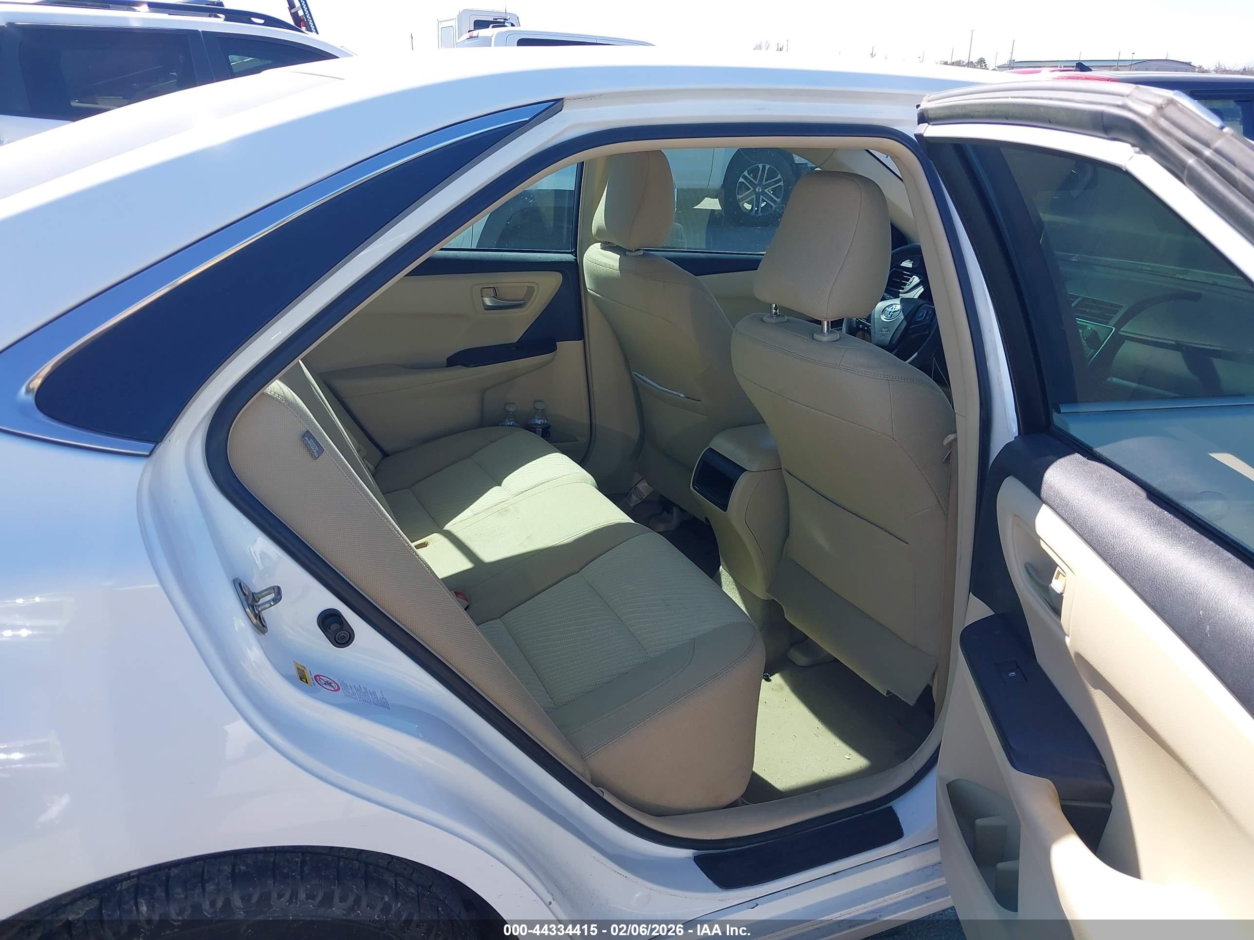 TOYOTA CAMRY image 8