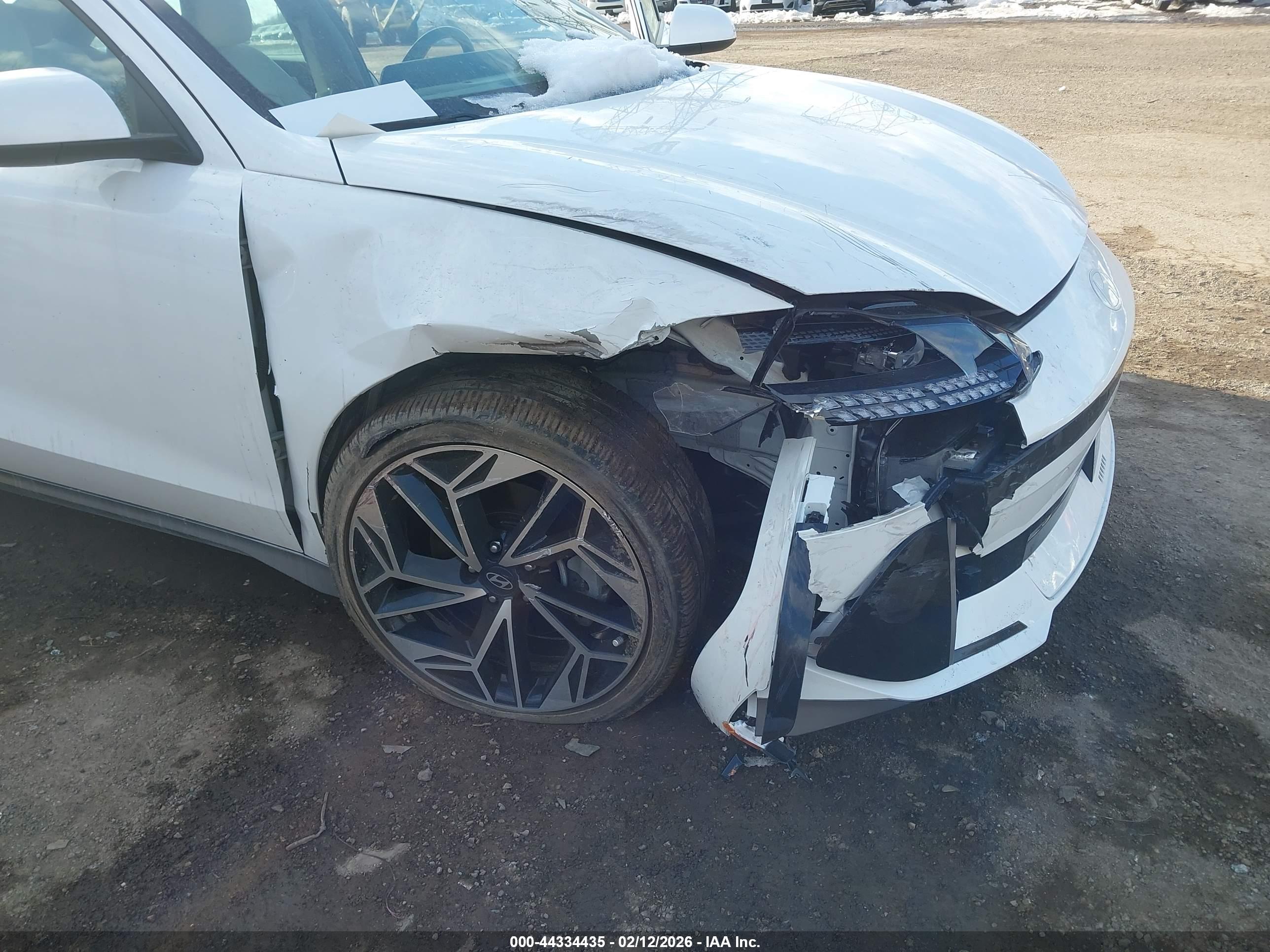 HYUNDAI IONIQ image 6