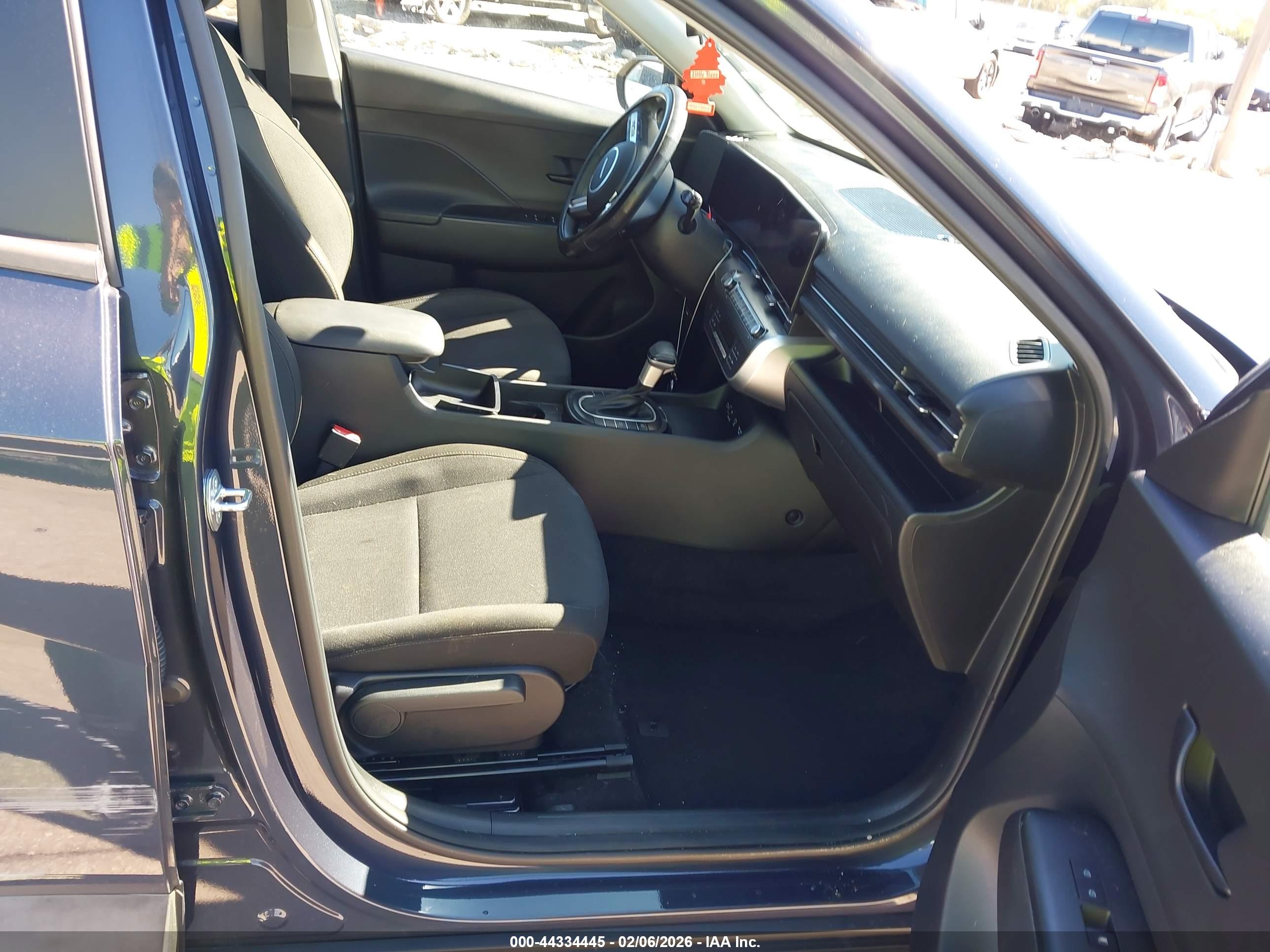 HYUNDAI KONA image 5
