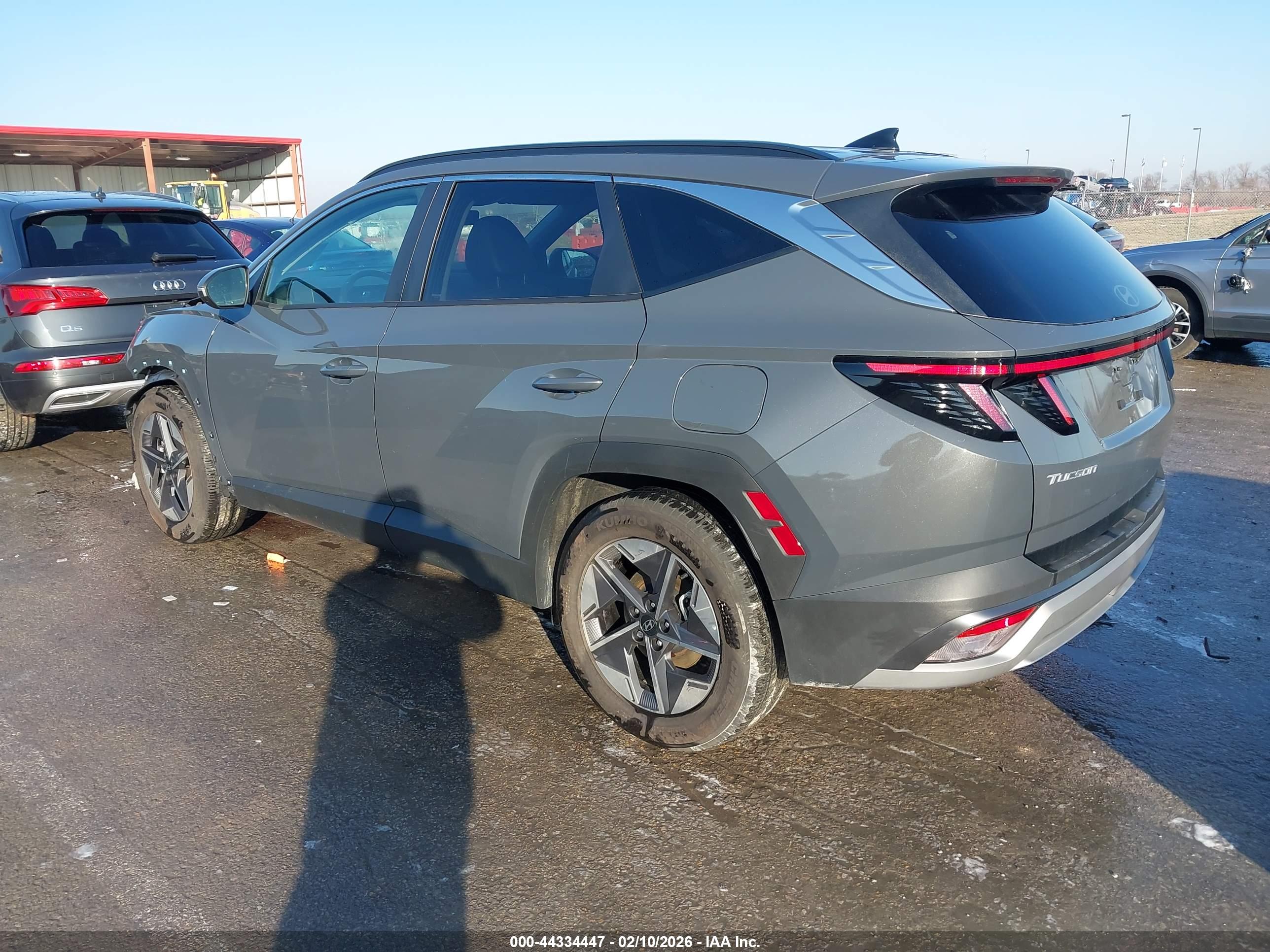 HYUNDAI TUCSON image 3