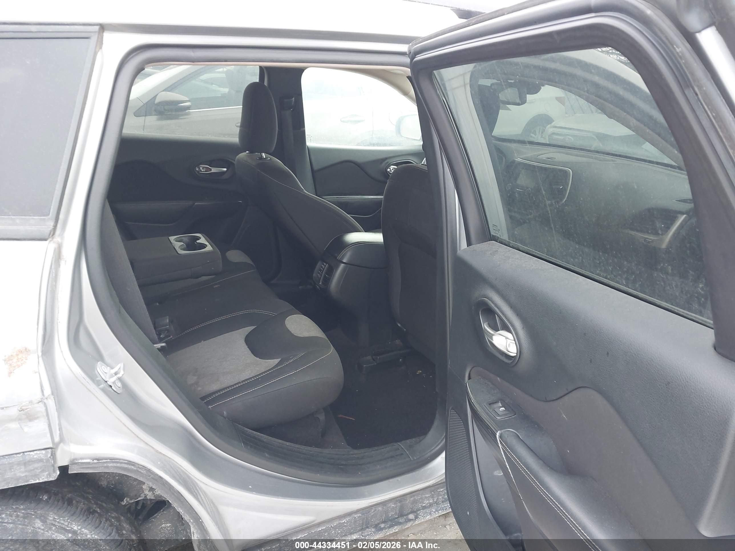 JEEP CHEROKEE image 8