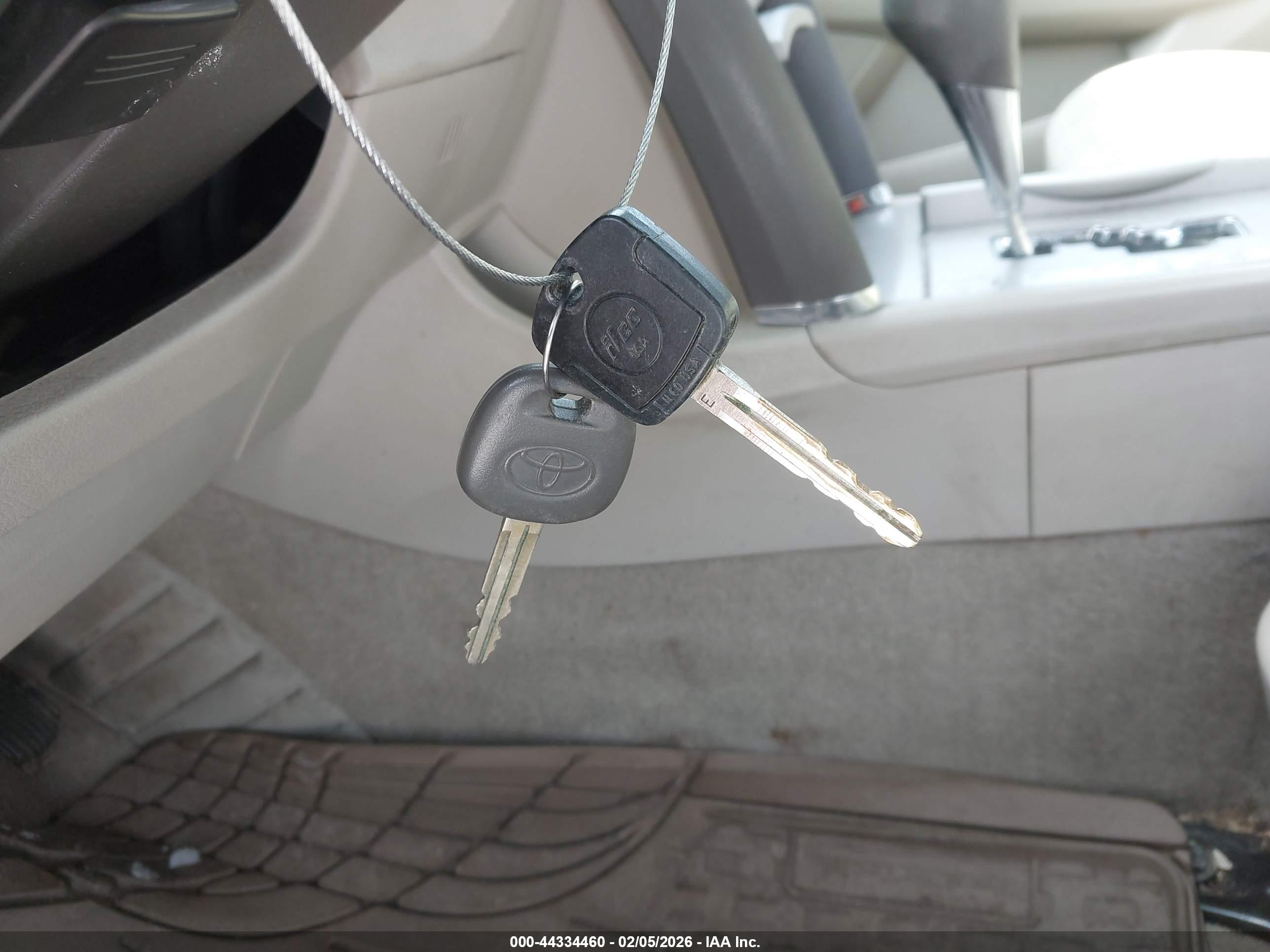 TOYOTA CAMRY image 11