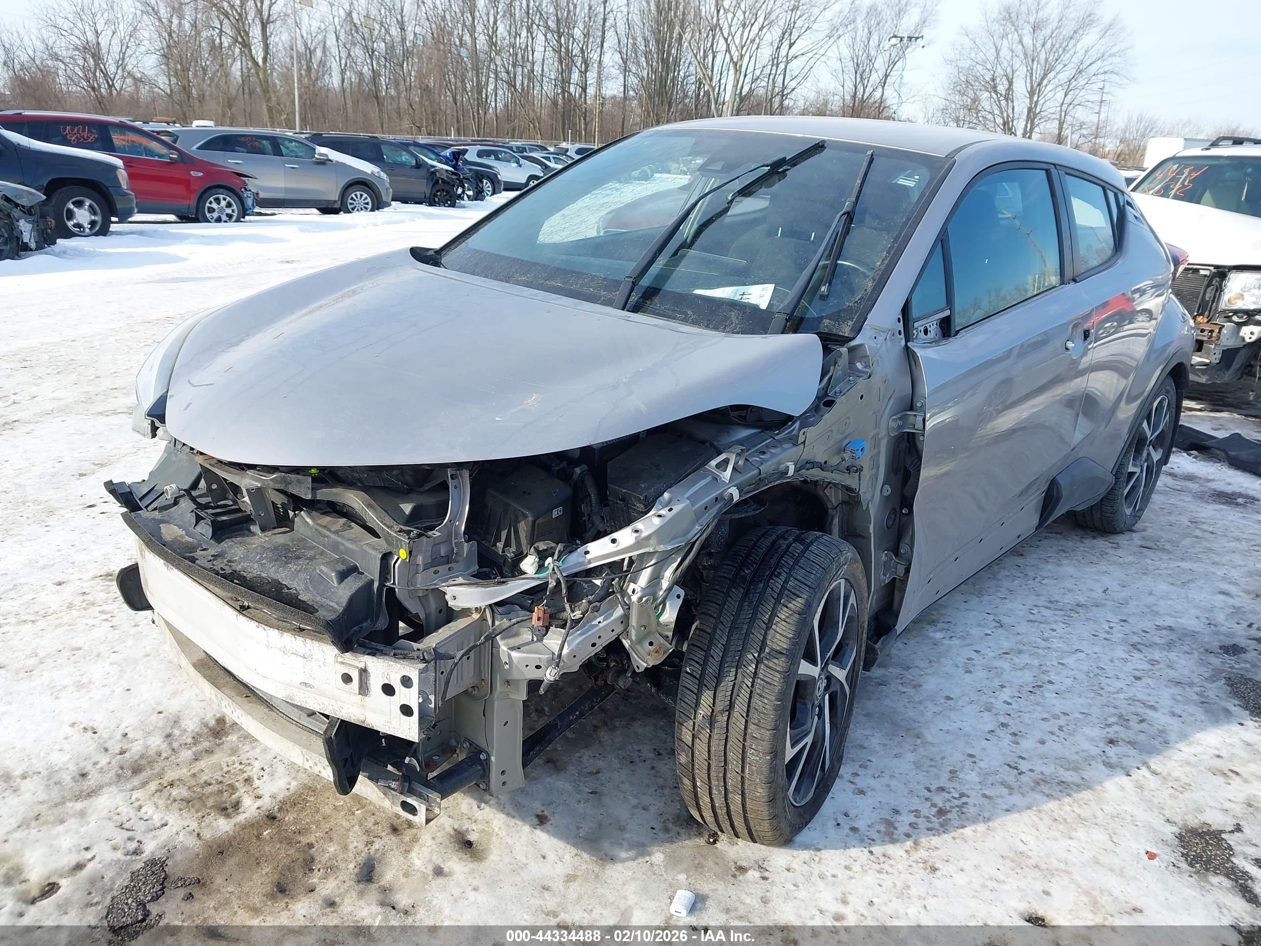 TOYOTA C-HR image 2
