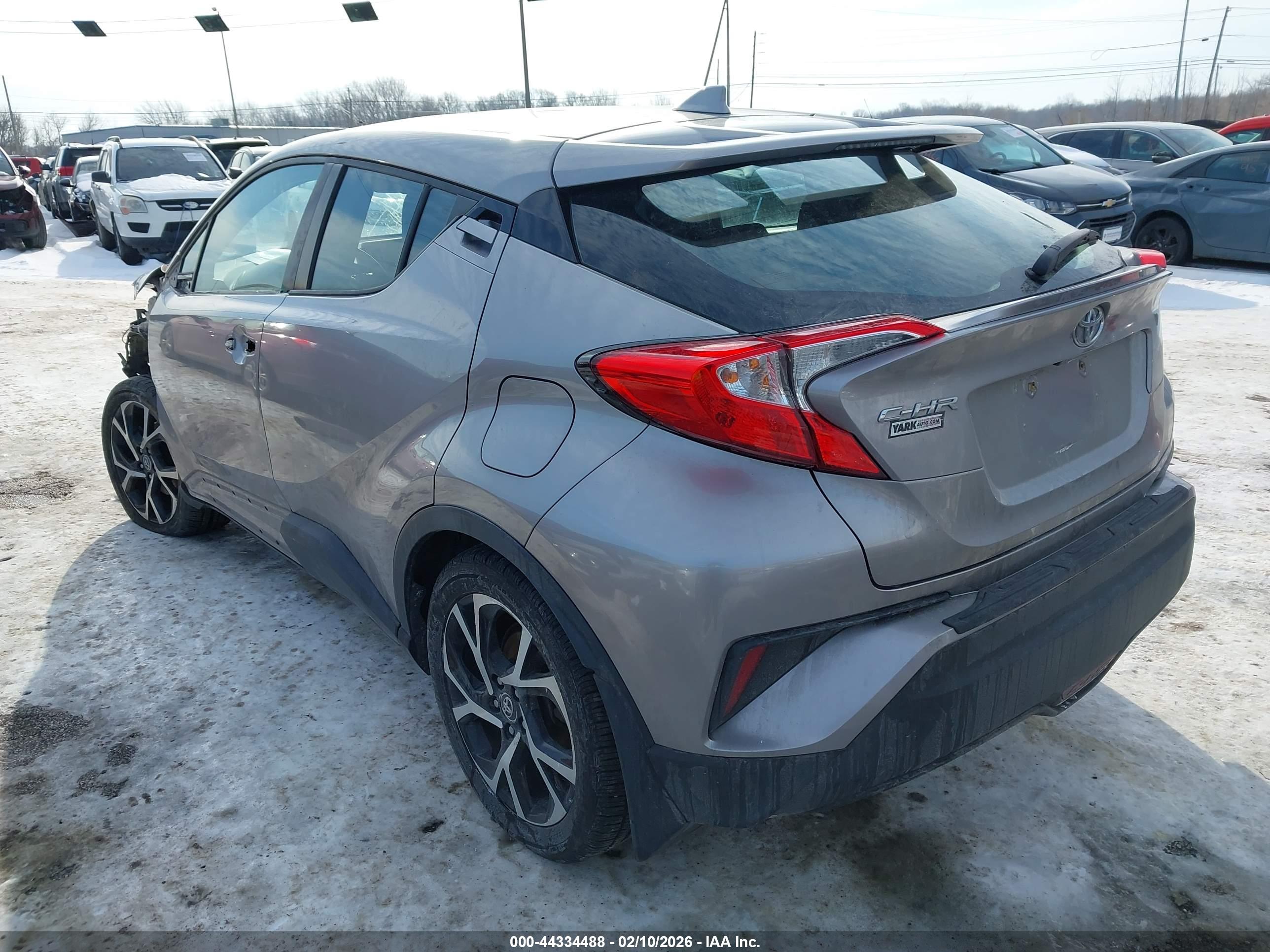 TOYOTA C-HR image 3