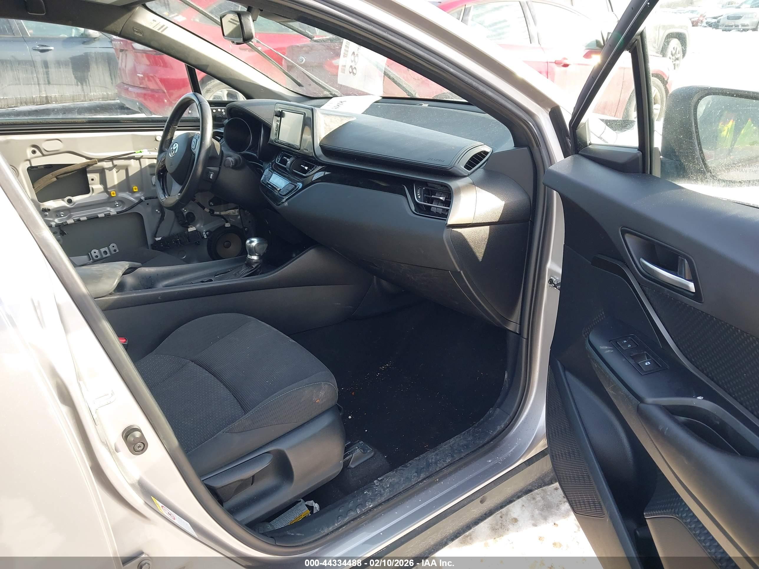 TOYOTA C-HR image 5