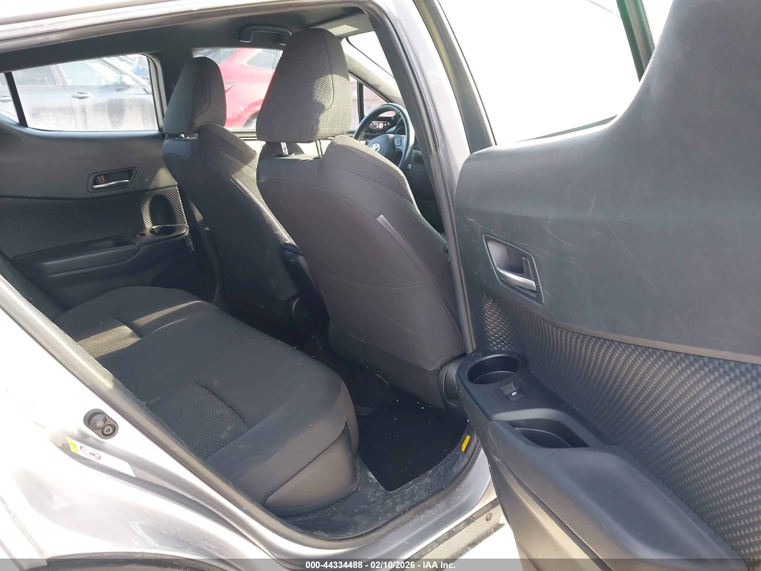 TOYOTA C-HR image 8