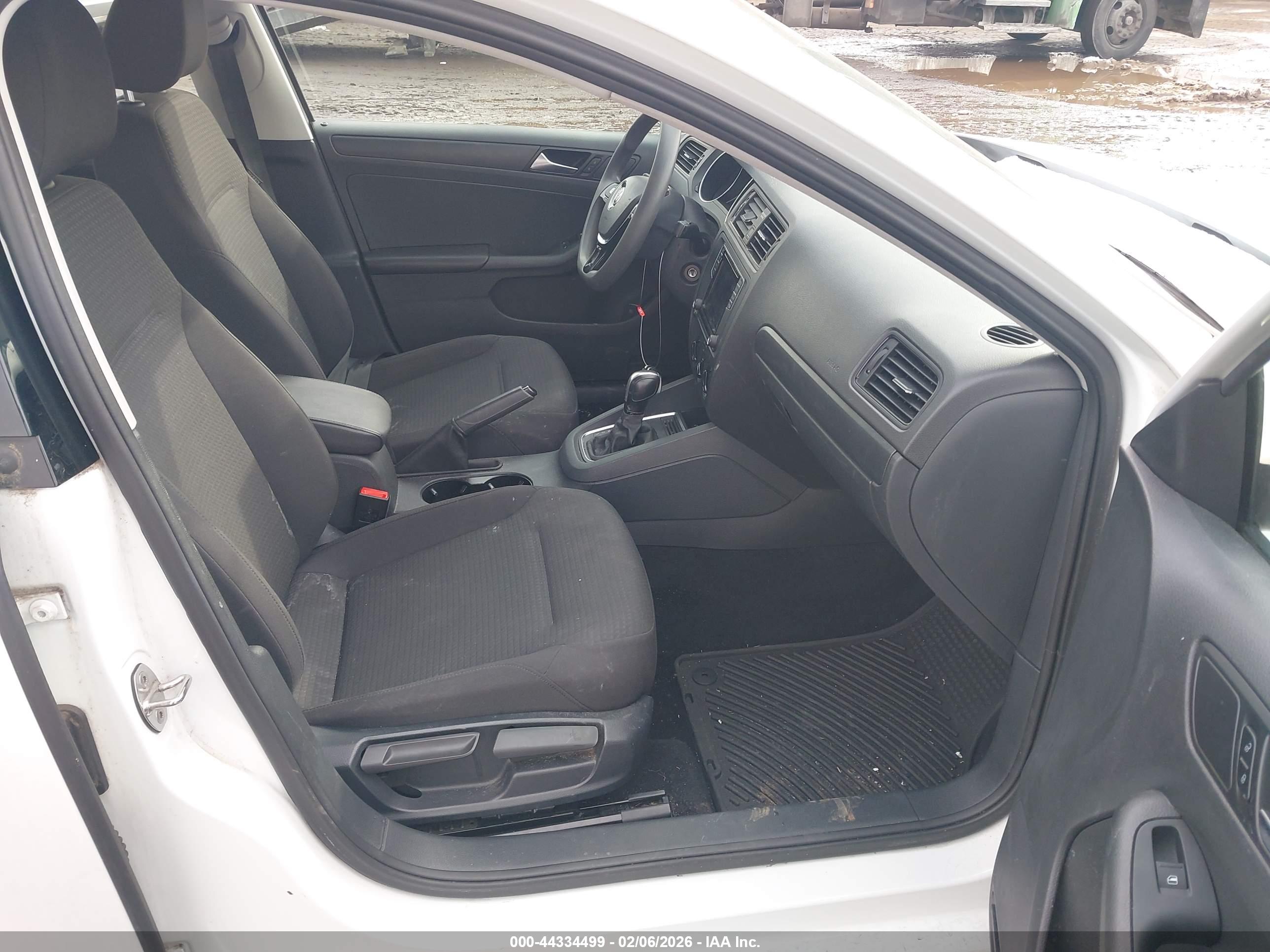 VOLKSWAGEN JETTA image 5