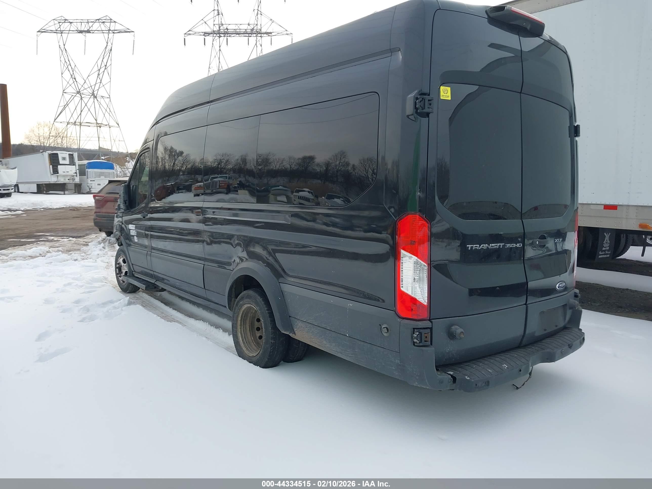 FORD TRANSIT-350 image 3