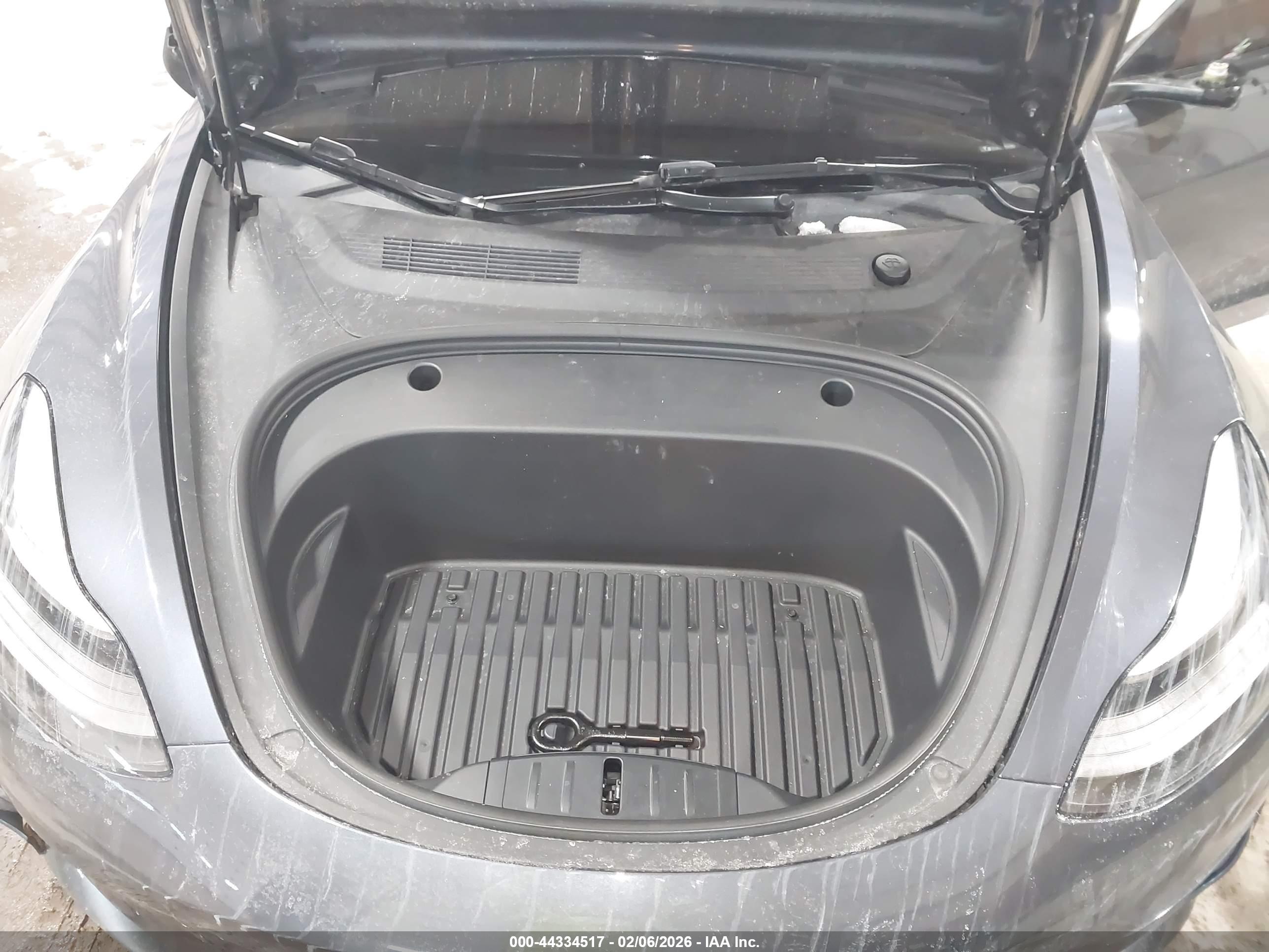TESLA MODEL image 10