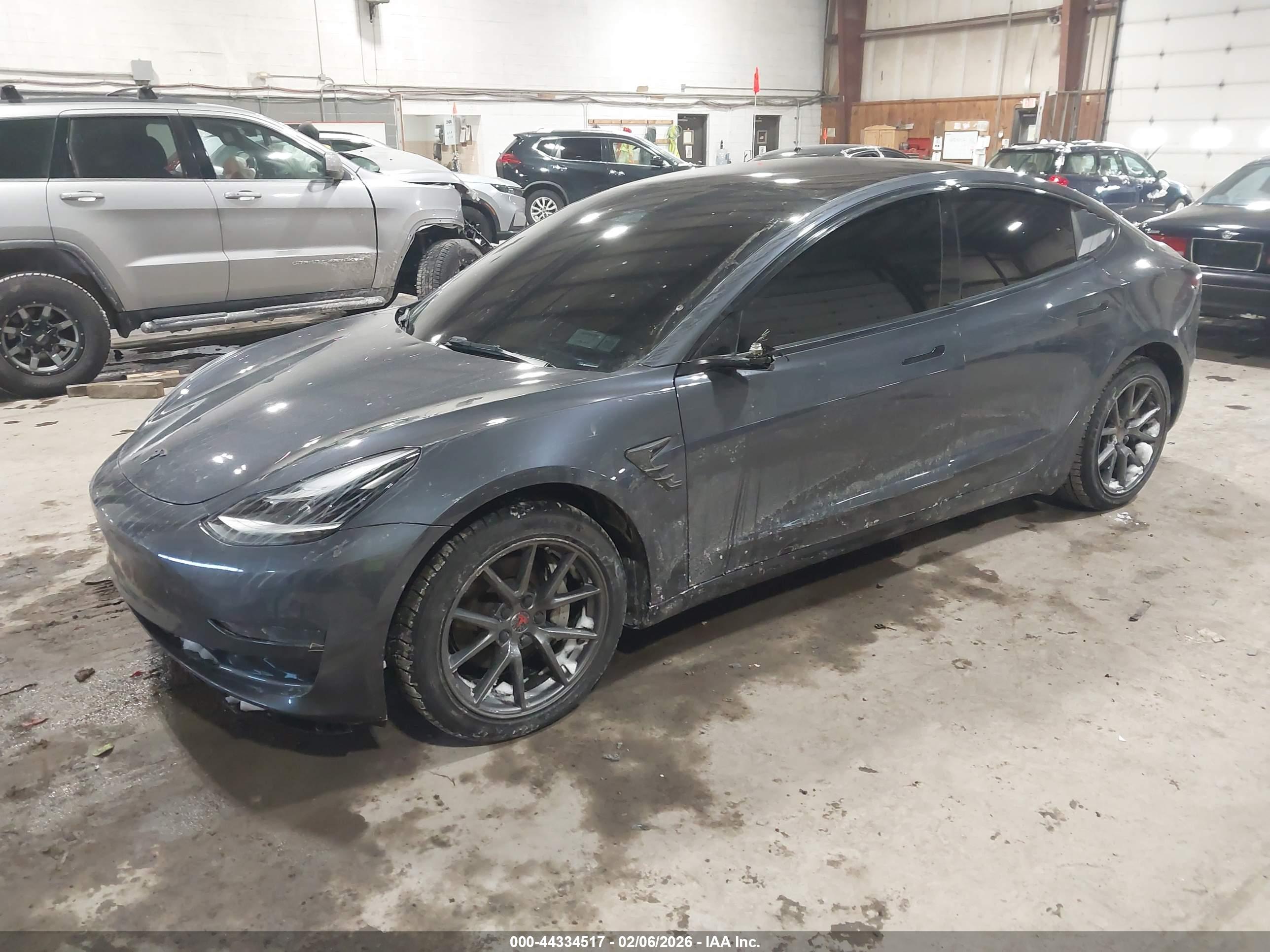TESLA MODEL image 2
