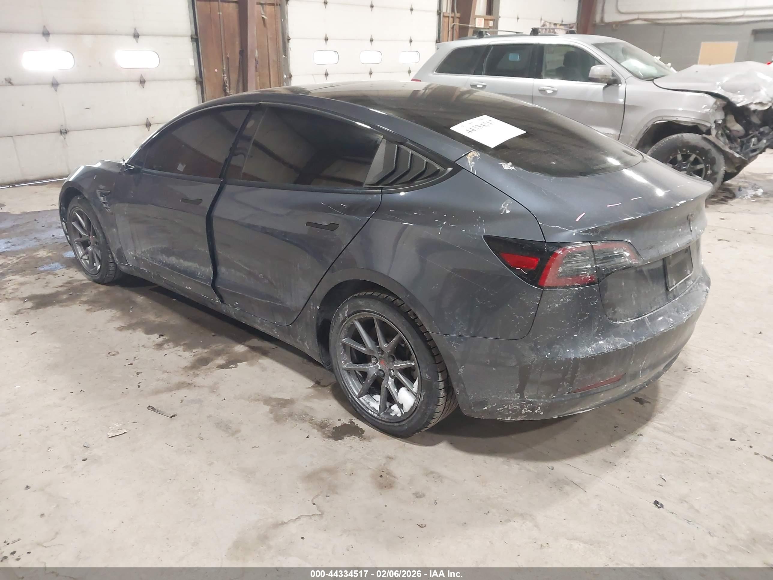 TESLA MODEL image 3