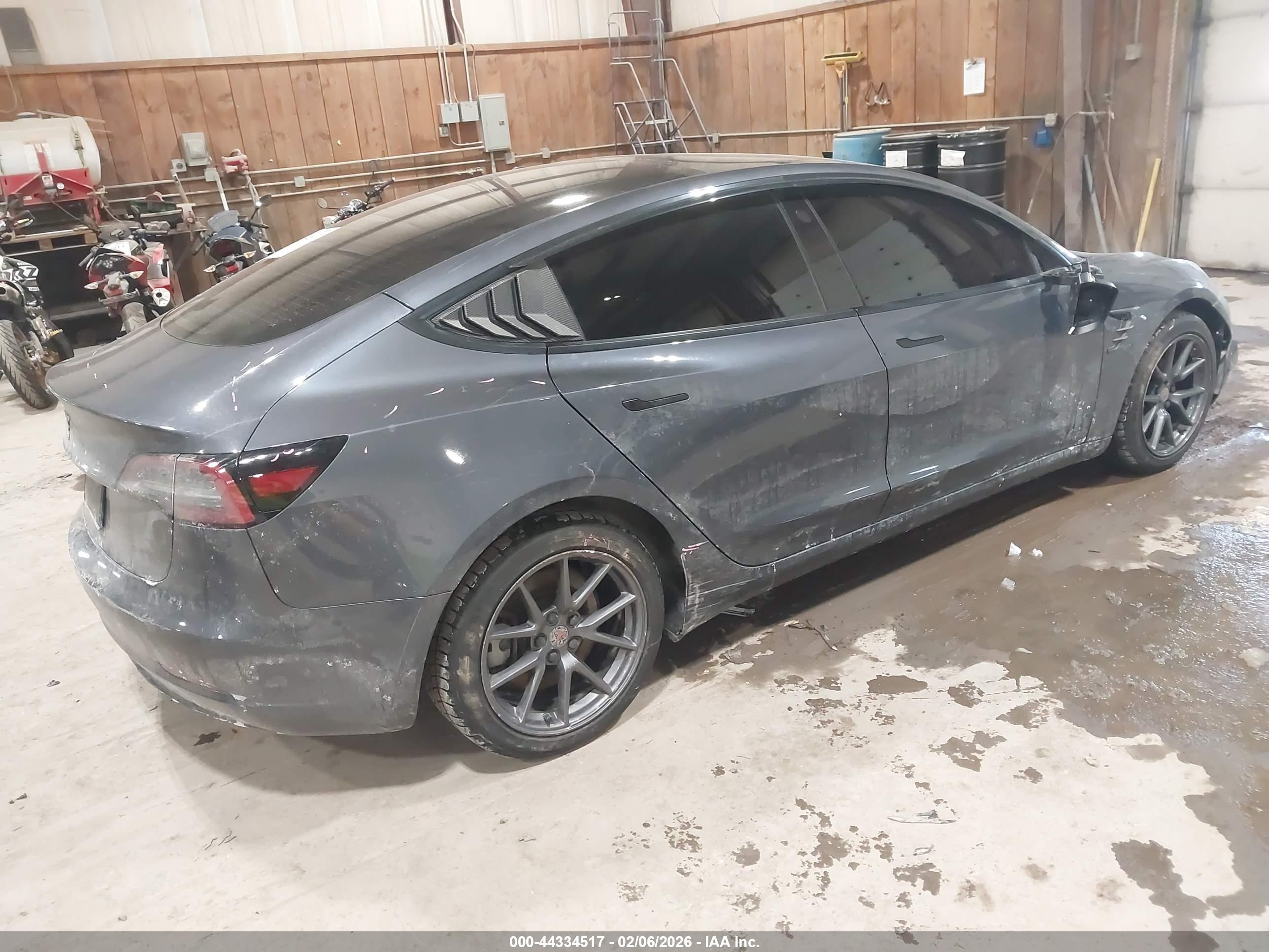 TESLA MODEL image 4