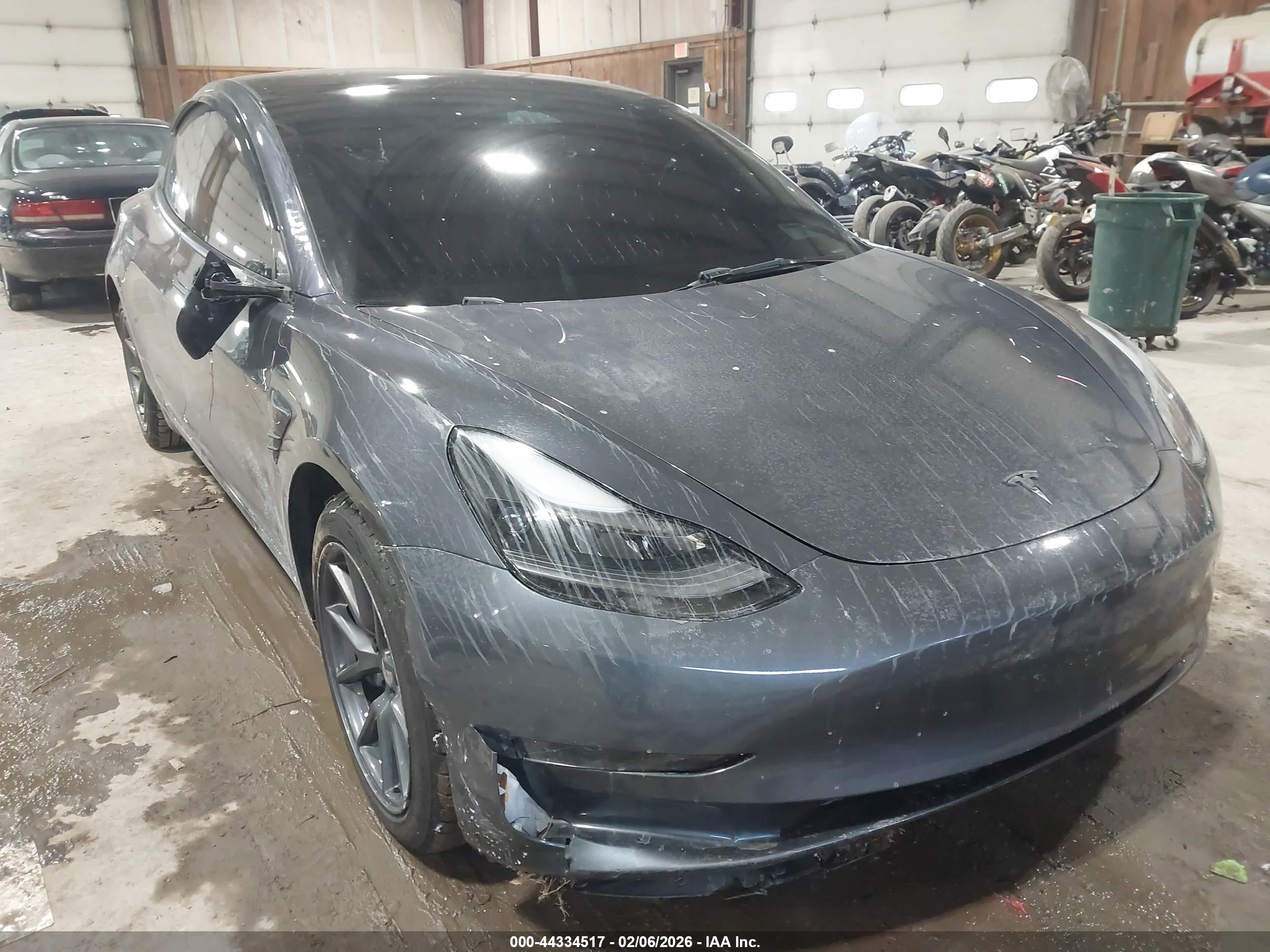 TESLA MODEL image 6