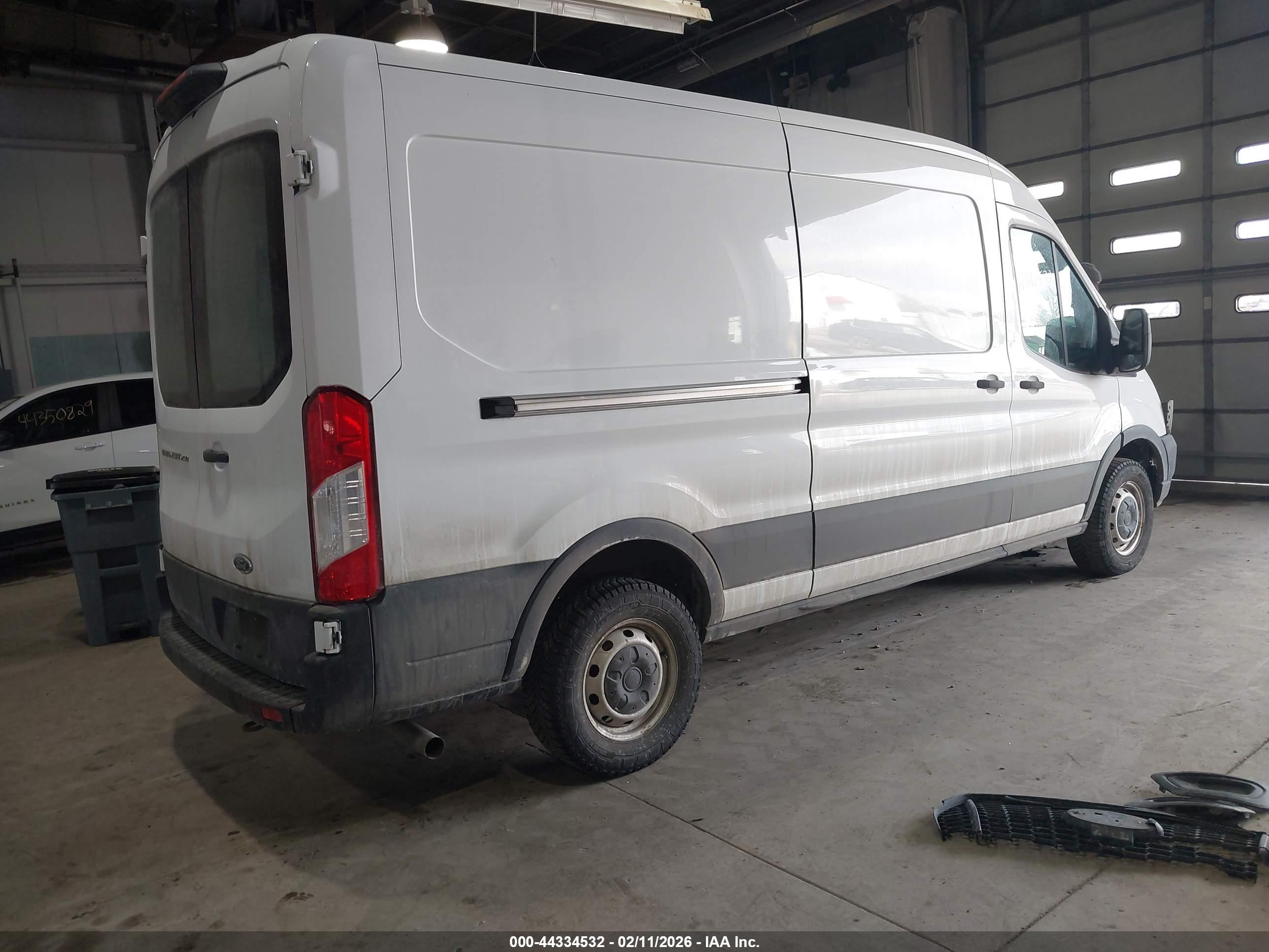 FORD TRANSIT-250 image 4
