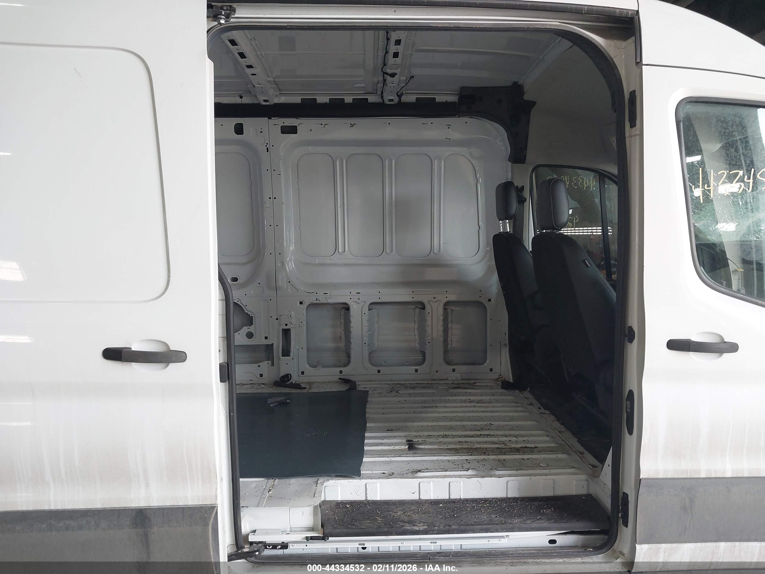 FORD TRANSIT-250 image 8