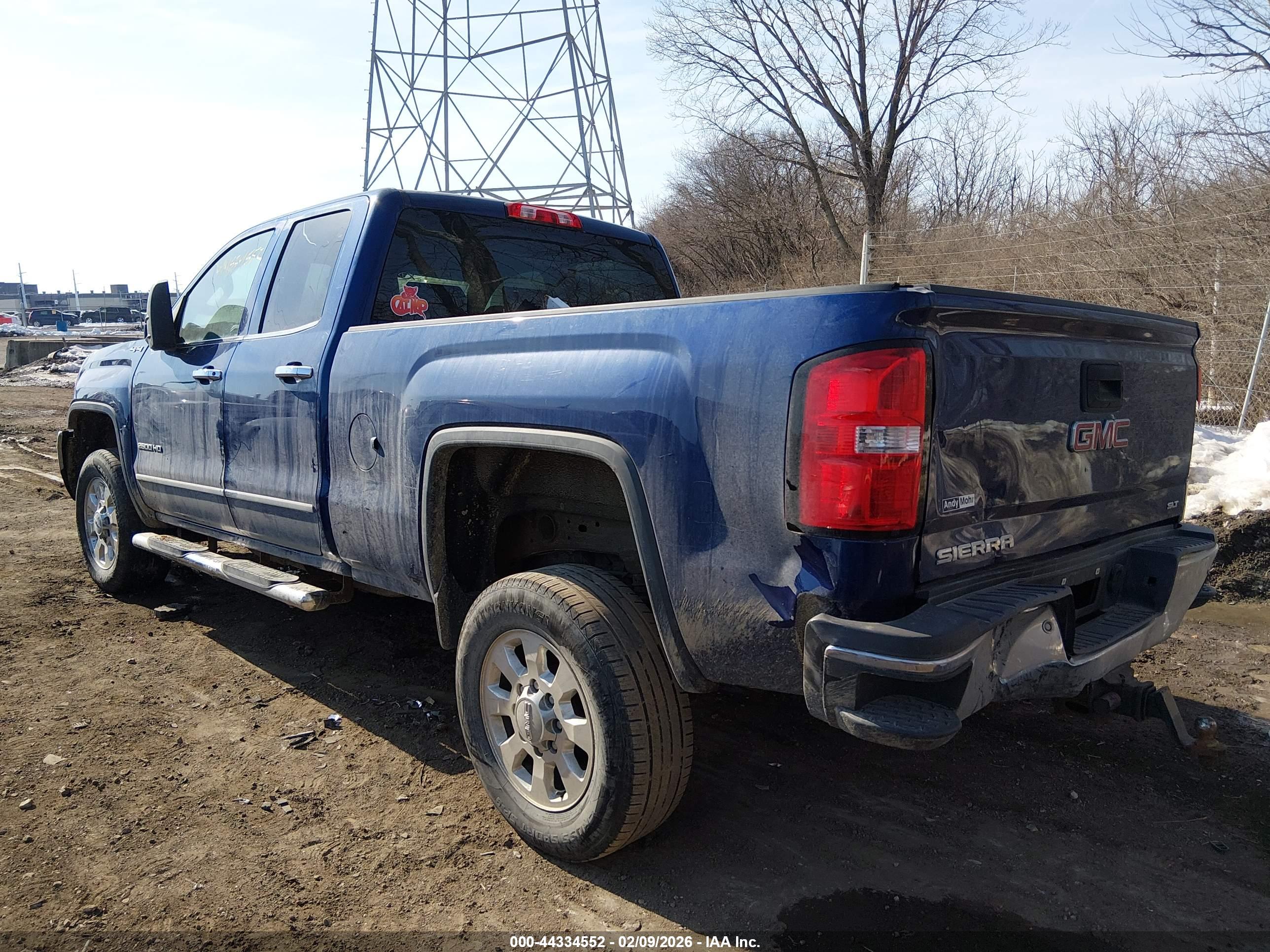 GMC SIERRA image 3