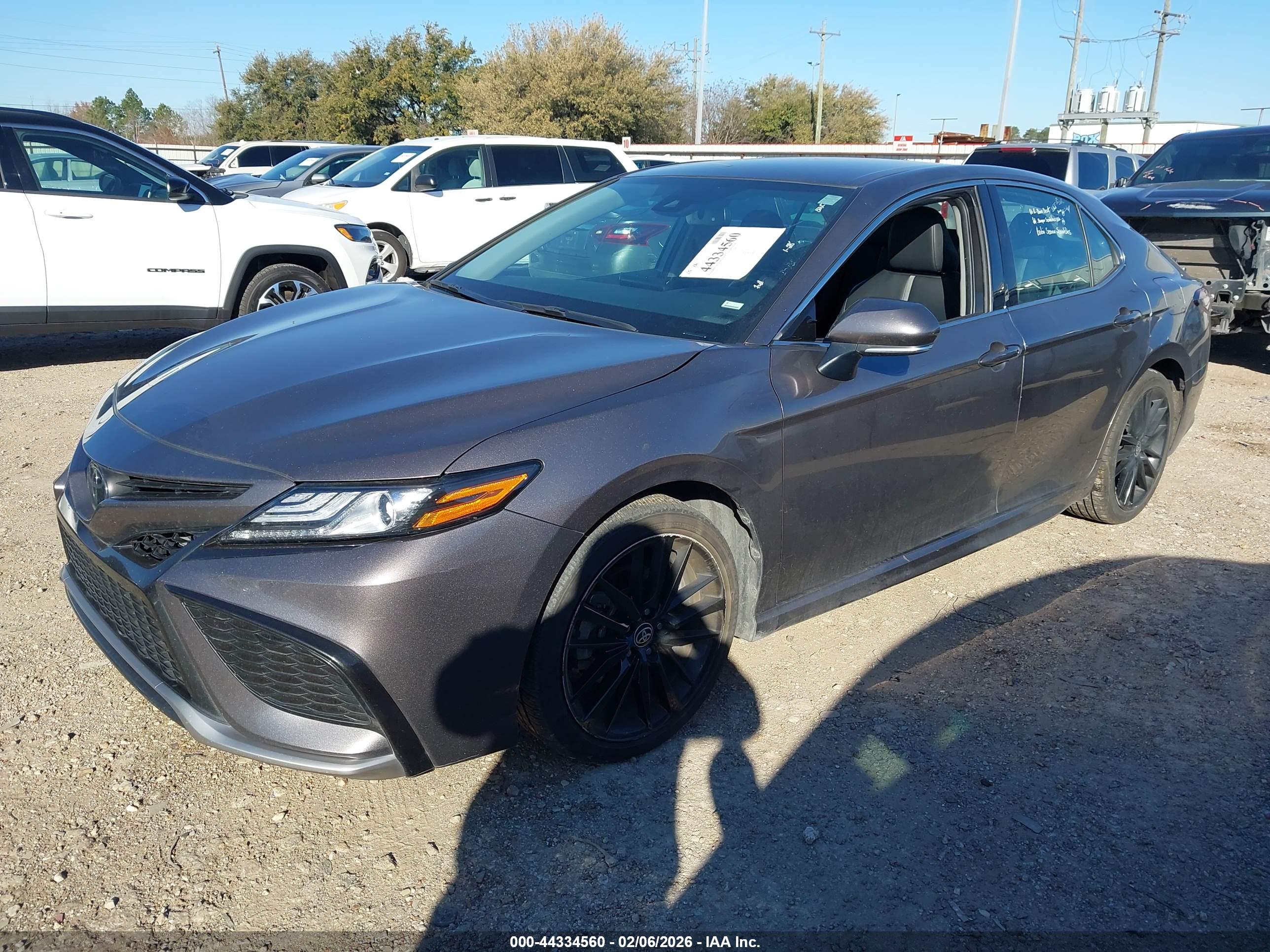 TOYOTA CAMRY image 2