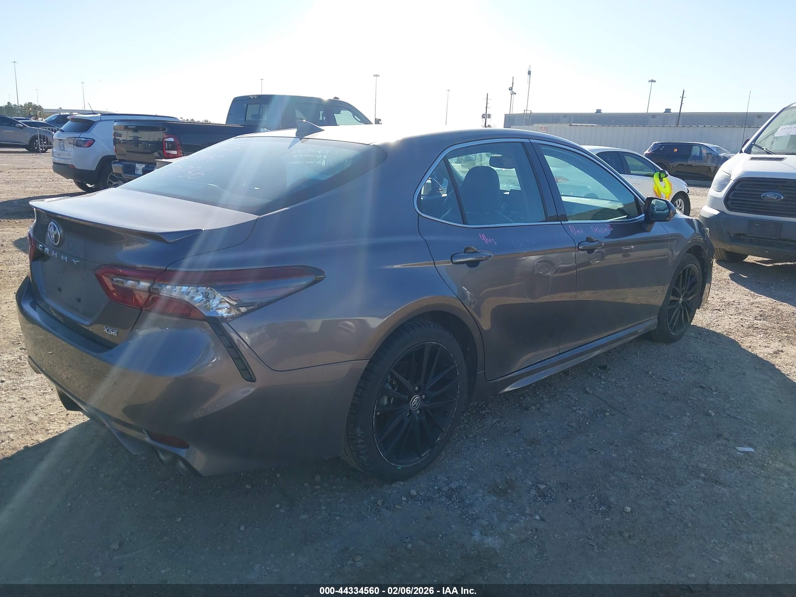 TOYOTA CAMRY image 4