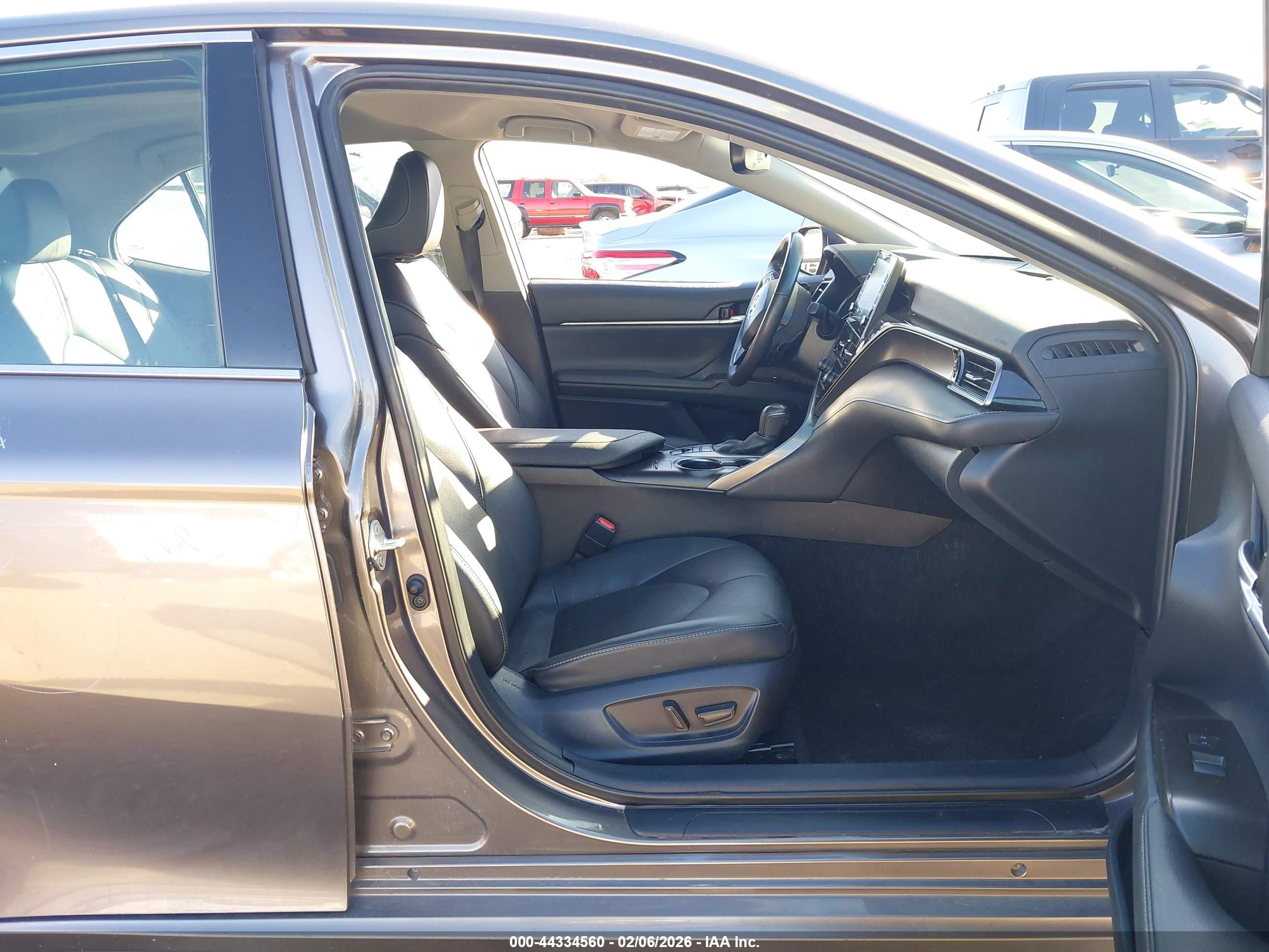 TOYOTA CAMRY image 5
