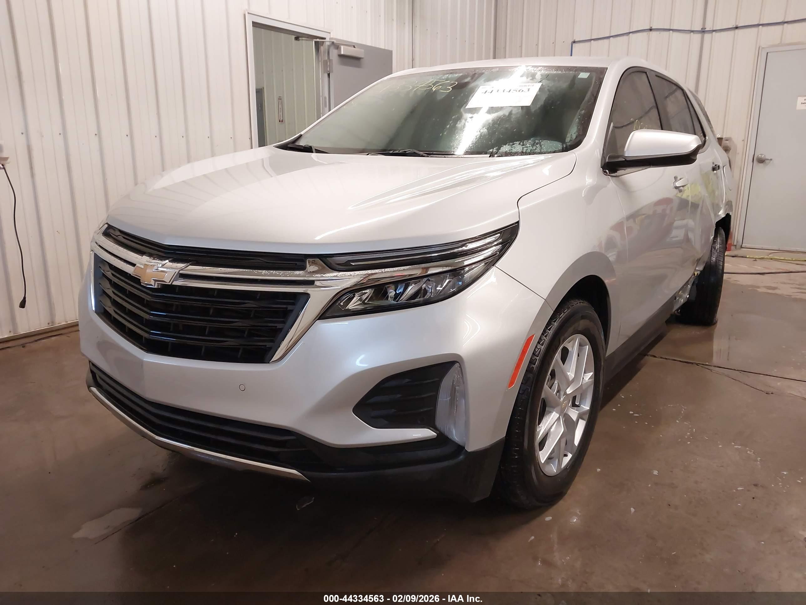 CHEVROLET EQUINOX image 2