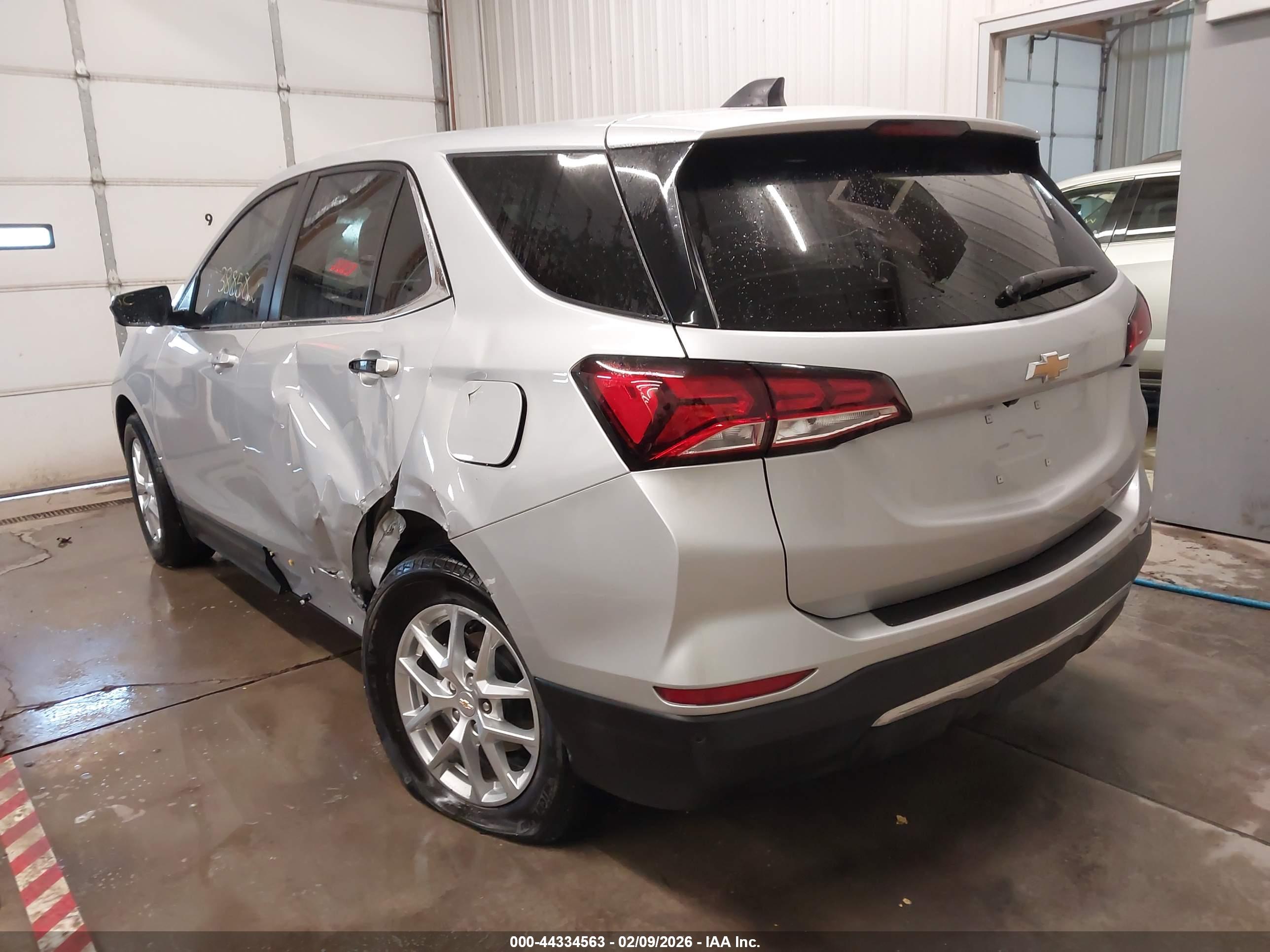 CHEVROLET EQUINOX image 3