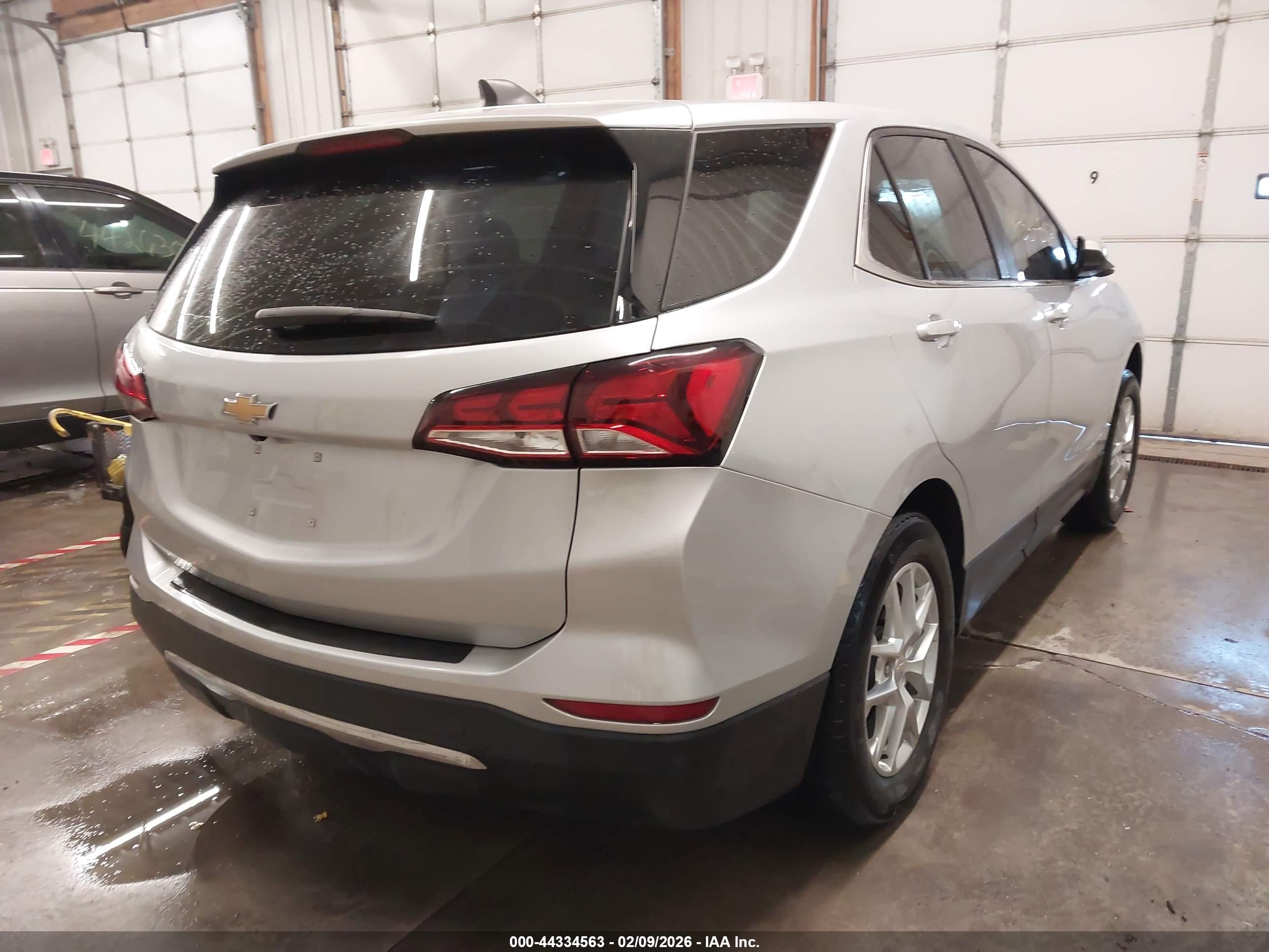 CHEVROLET EQUINOX image 4