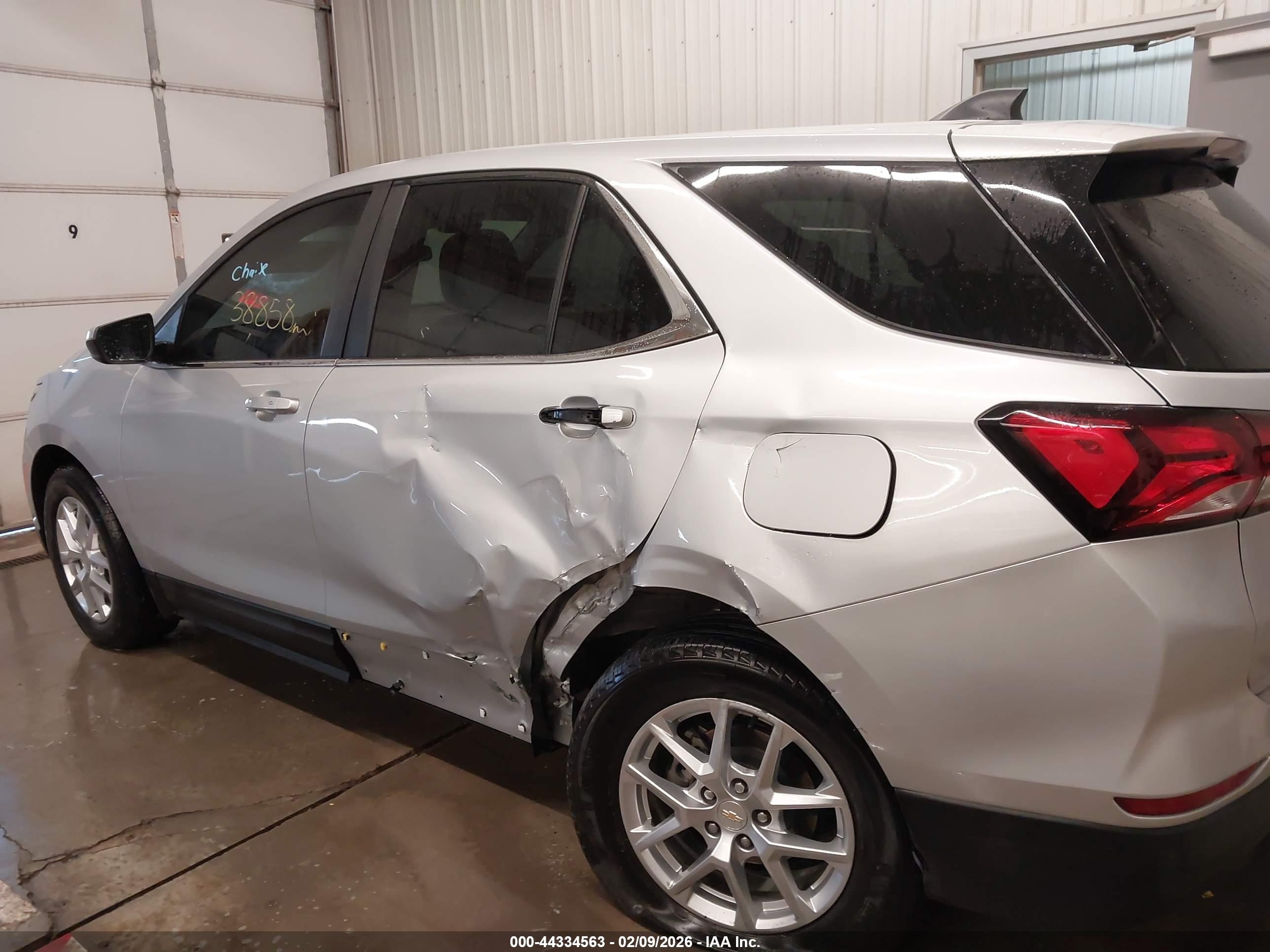 CHEVROLET EQUINOX image 6