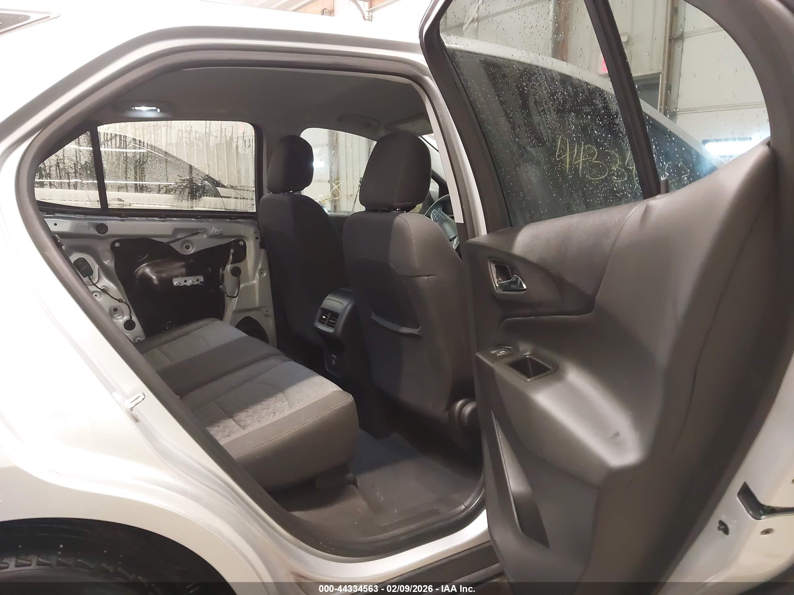 CHEVROLET EQUINOX image 8