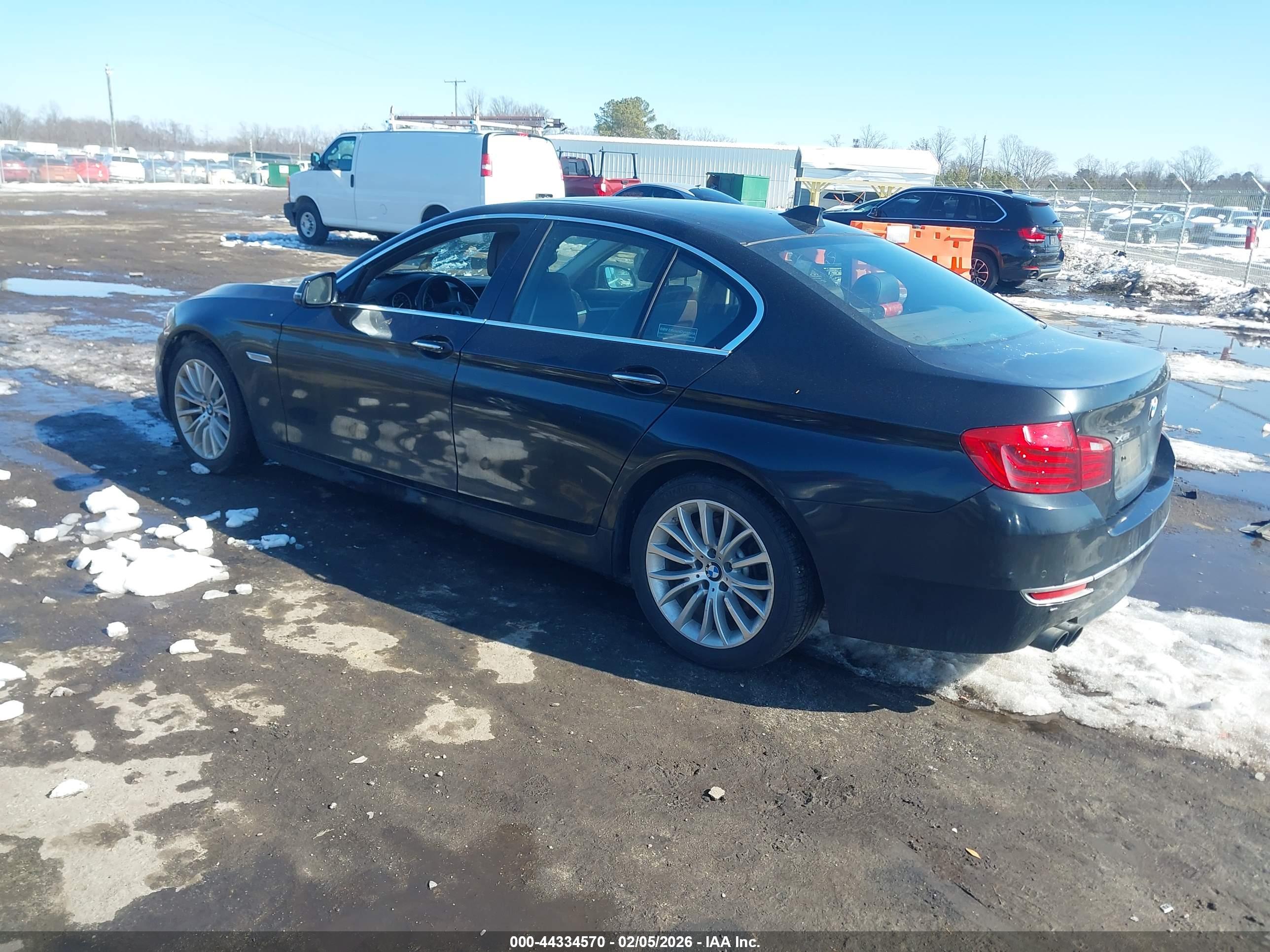 BMW 528I image 3