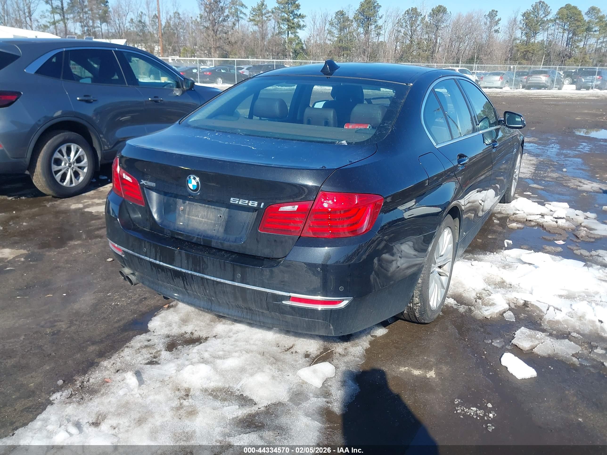 BMW 528I image 4