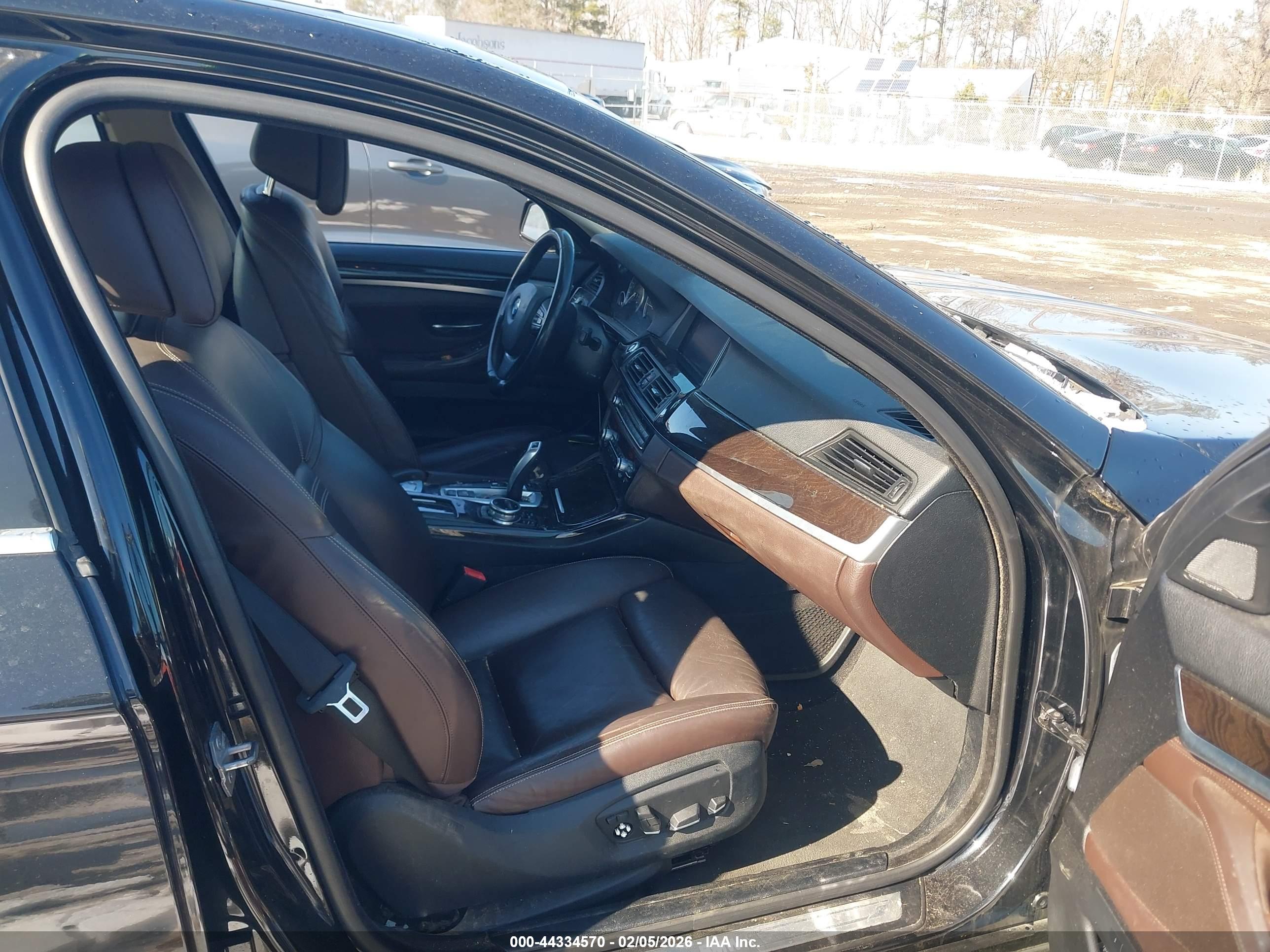 BMW 528I image 5