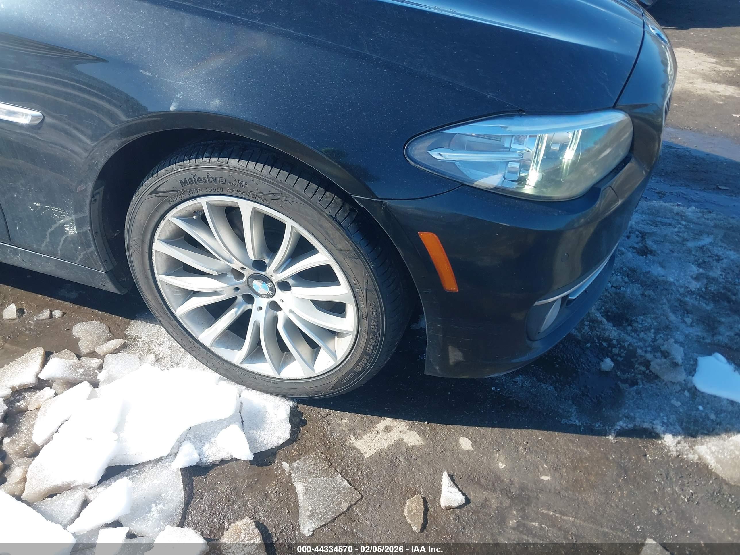 BMW 528I image 6