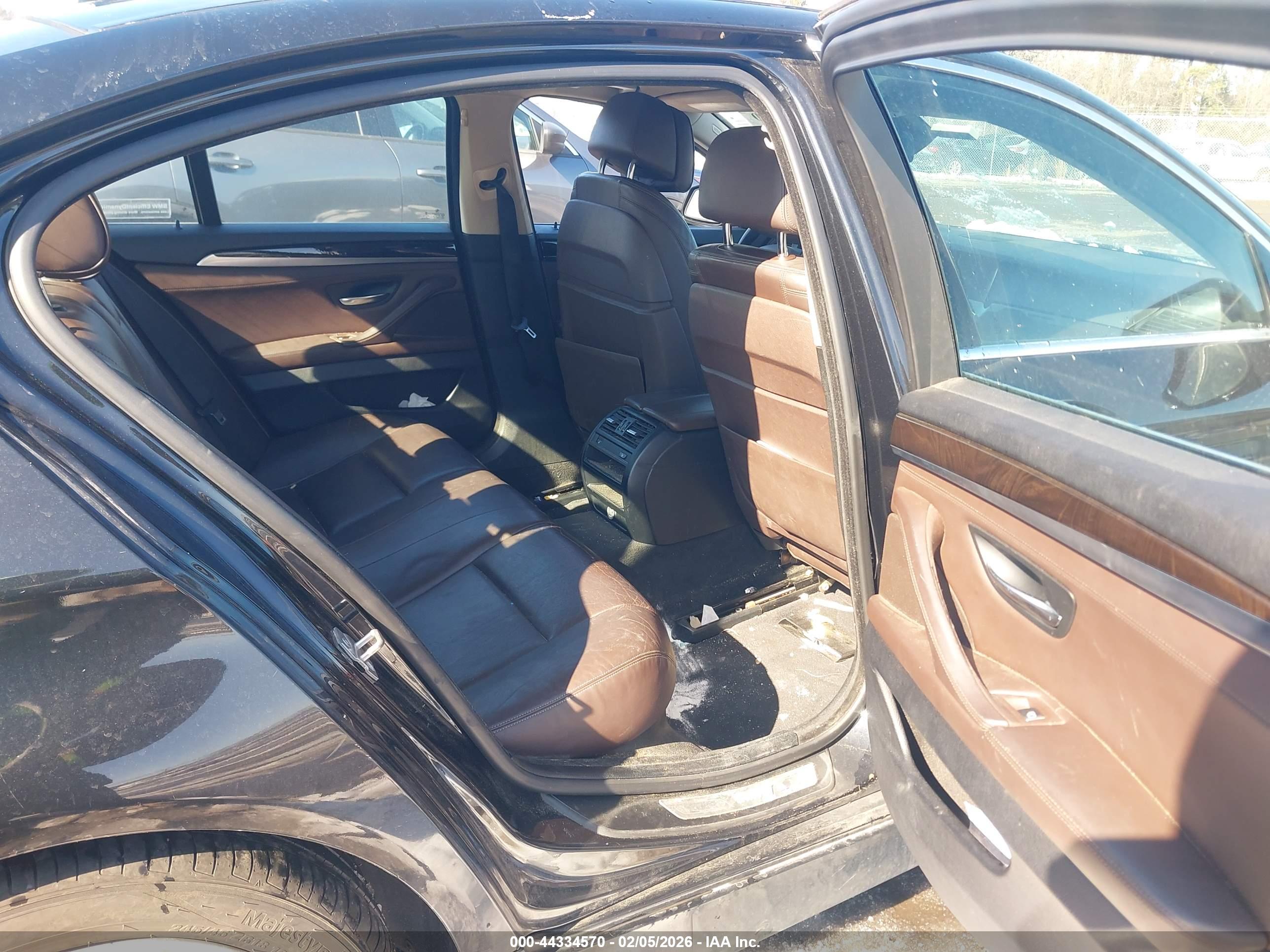BMW 528I image 8