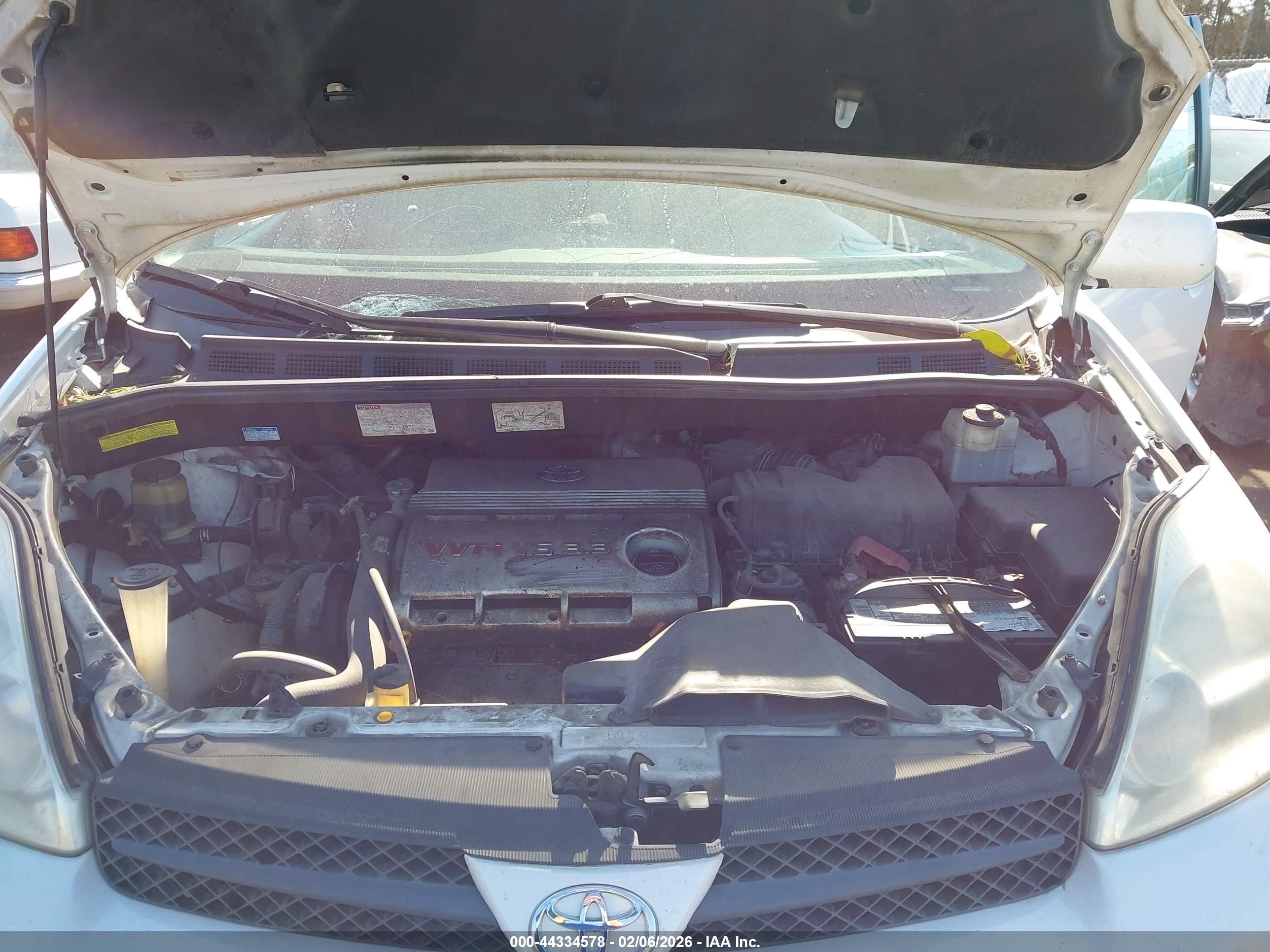 TOYOTA SIENNA image 10