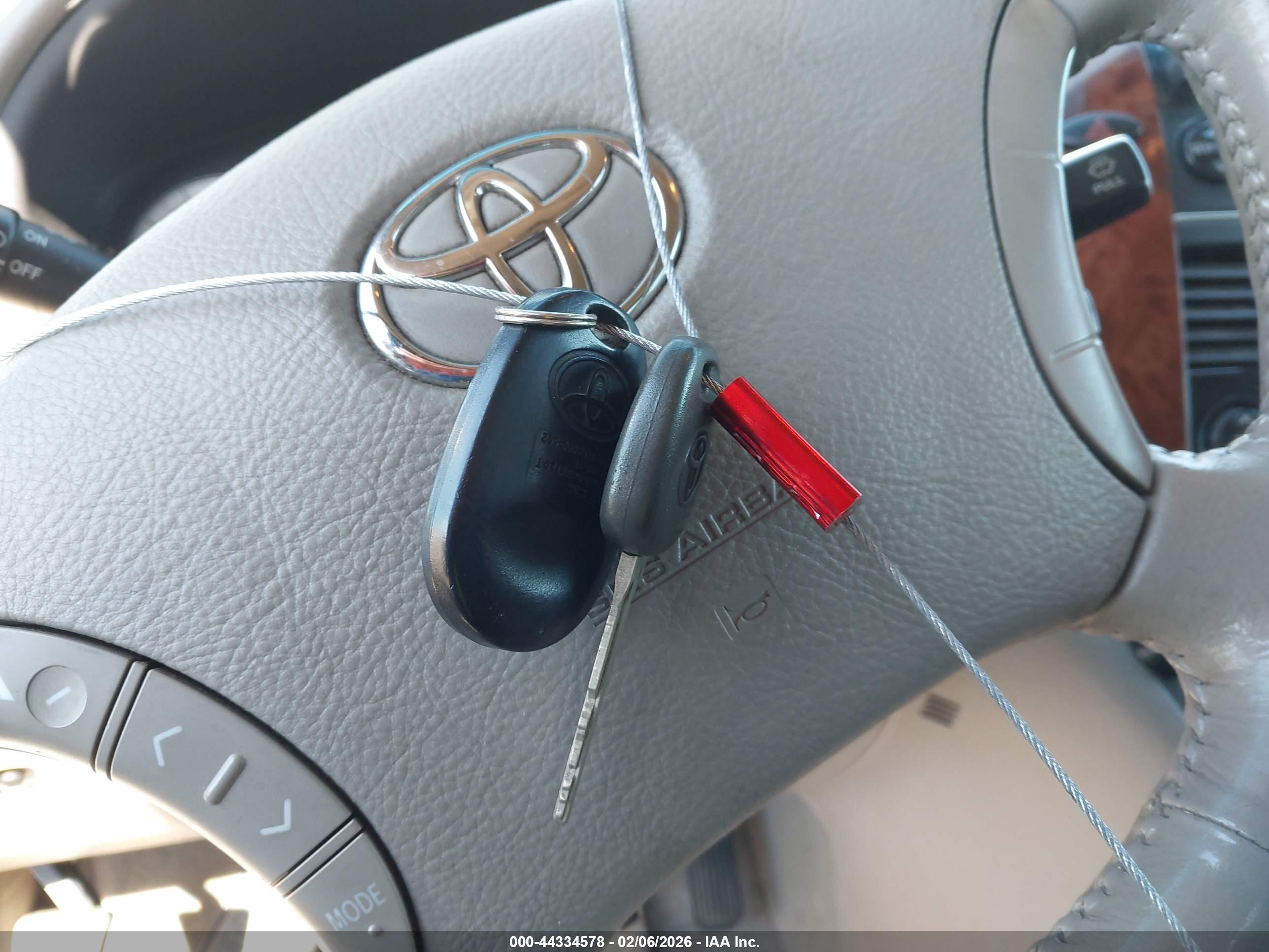 TOYOTA SIENNA image 11
