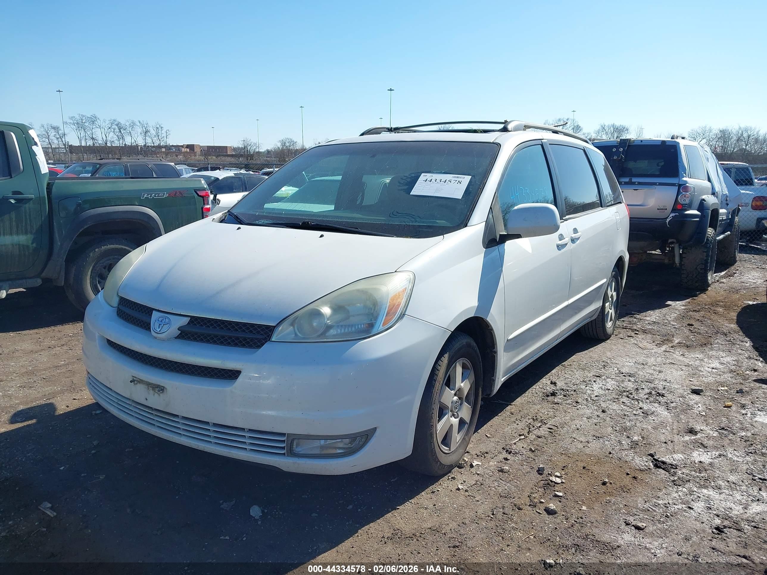 TOYOTA SIENNA image 6