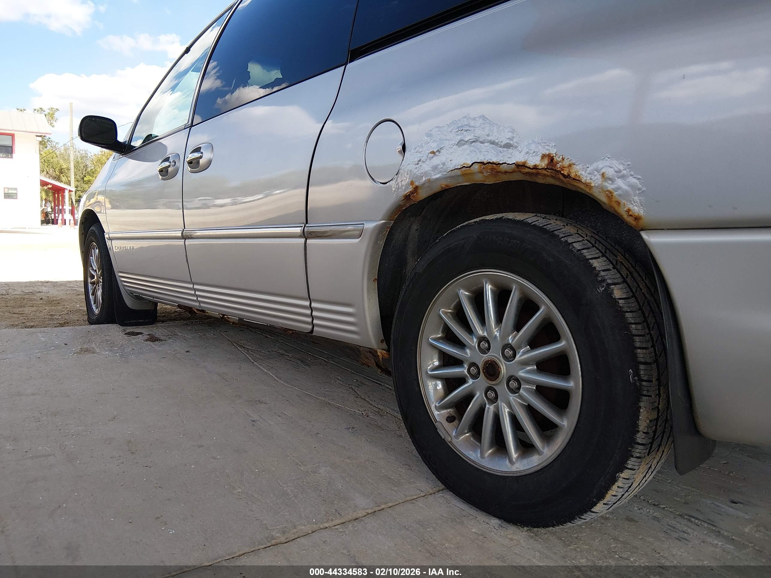 CHRYSLER TOWN image 6