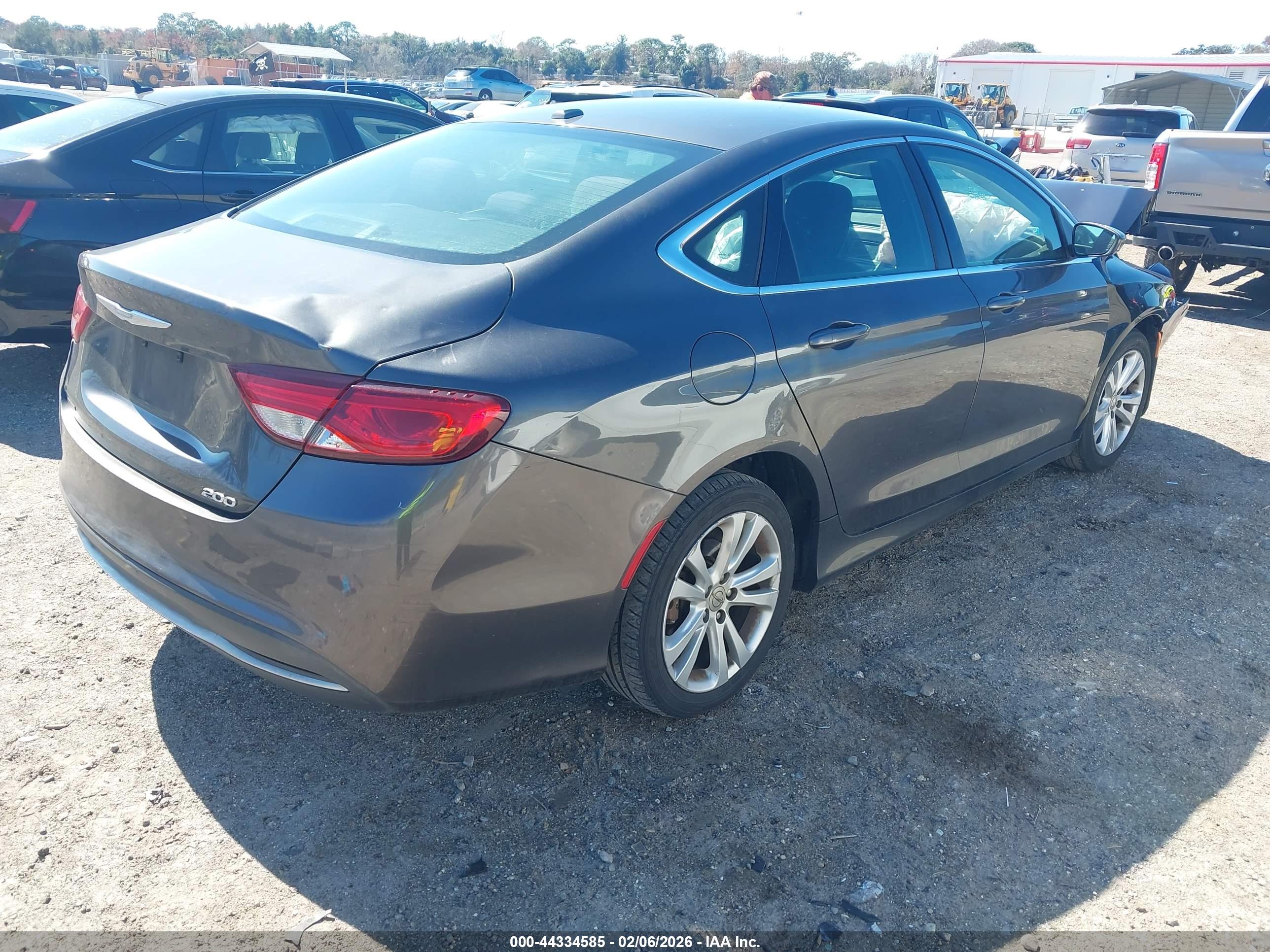 CHRYSLER 200 image 4