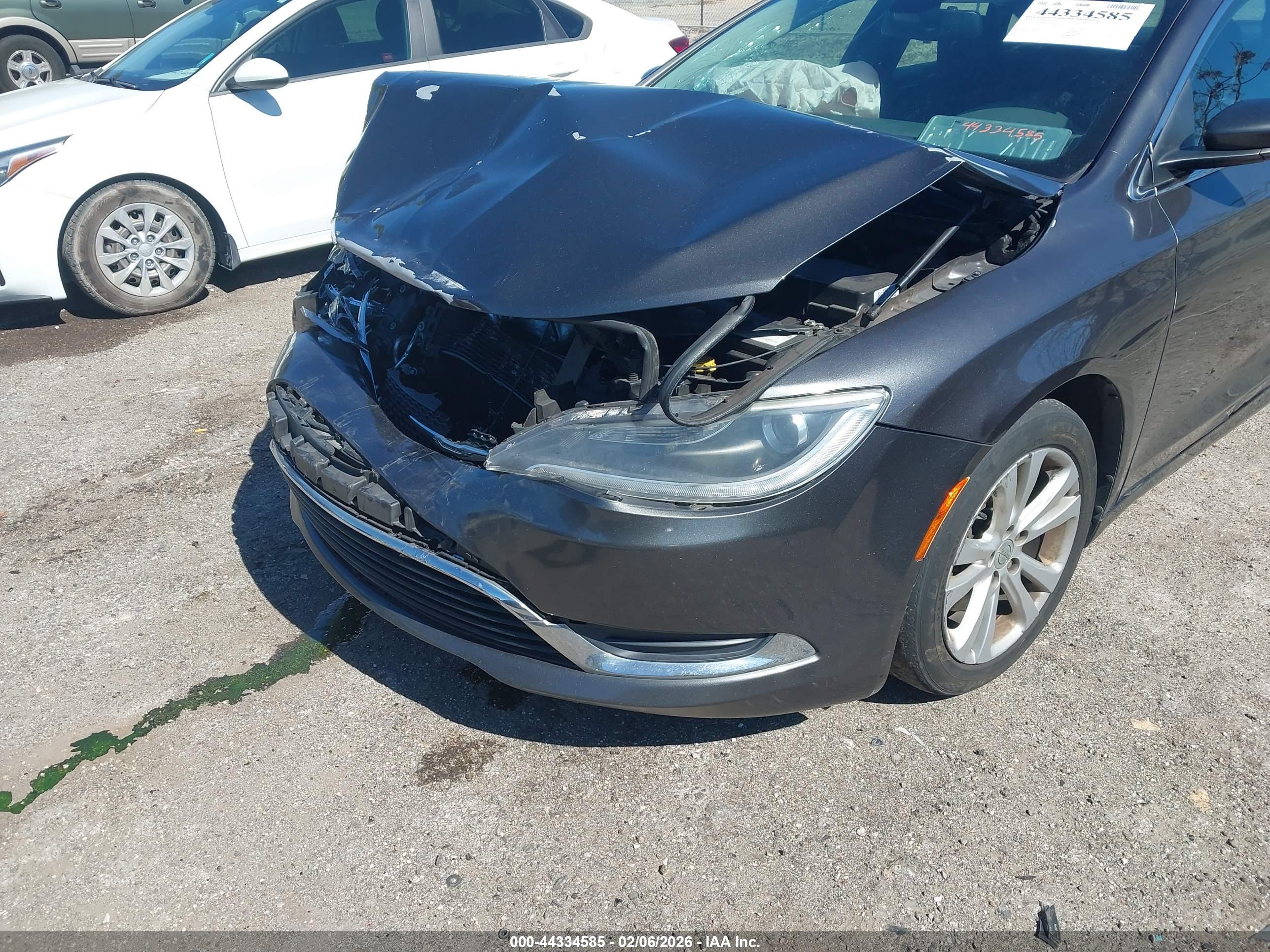 CHRYSLER 200 image 6