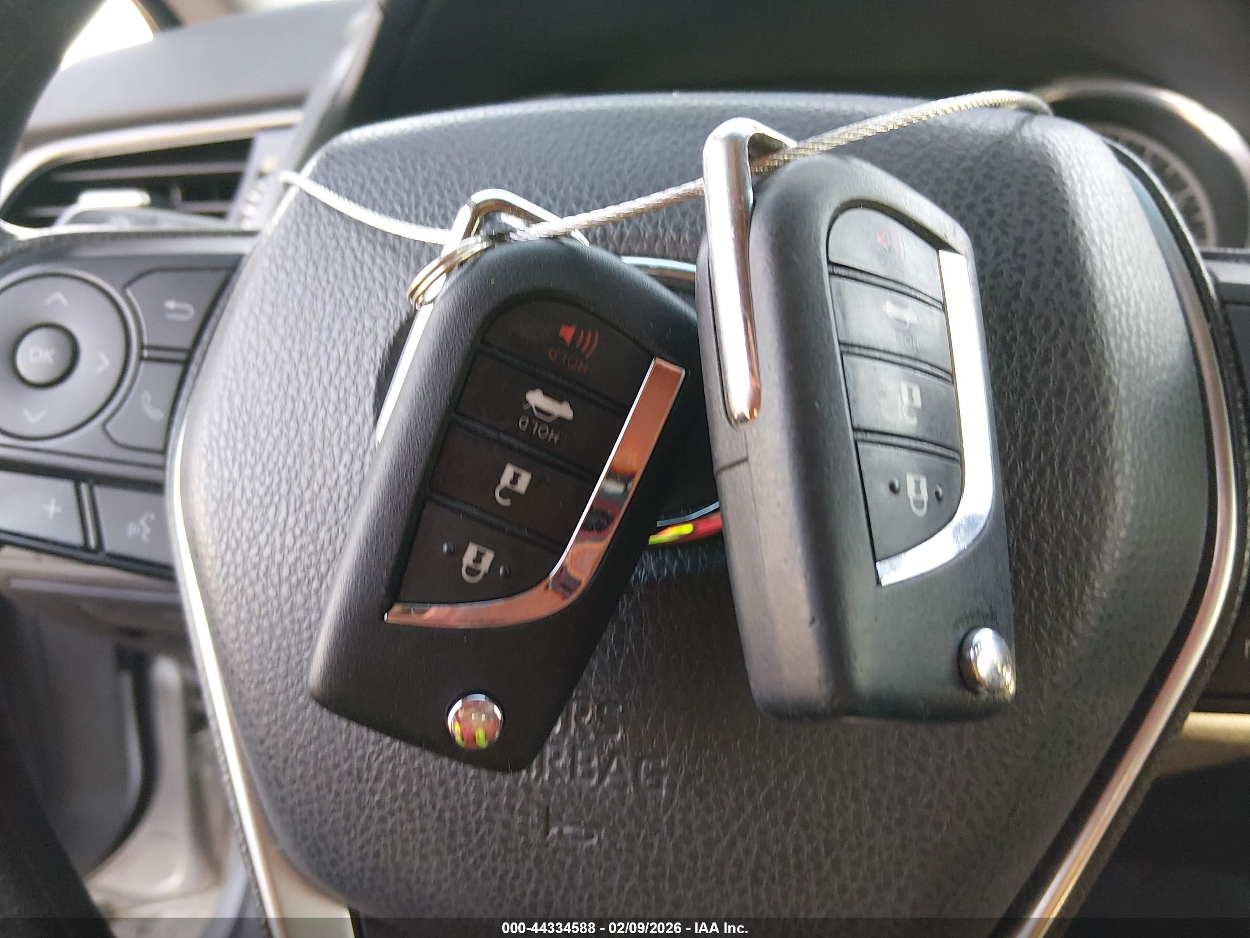 TOYOTA CAMRY image 11