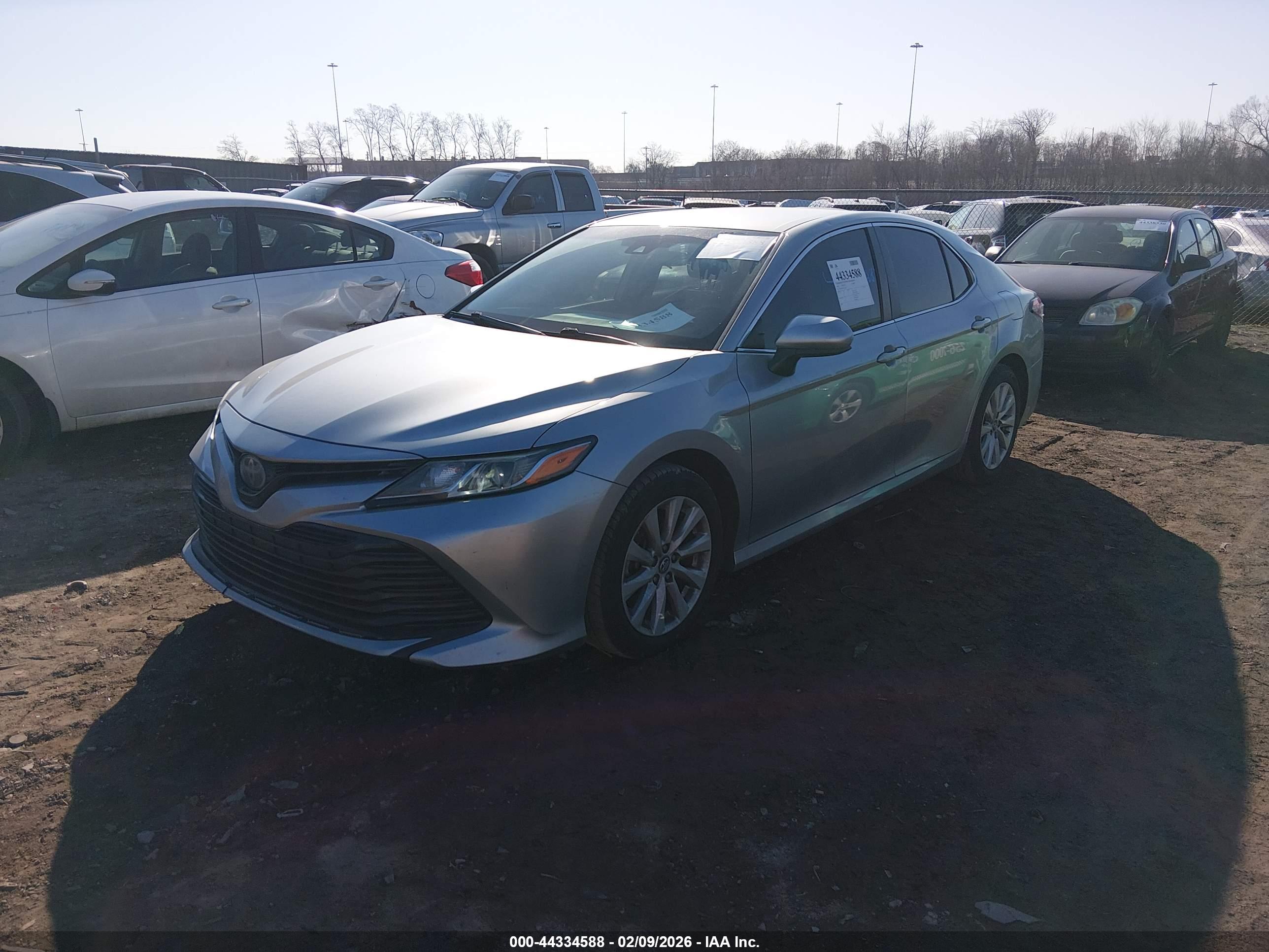 TOYOTA CAMRY image 2