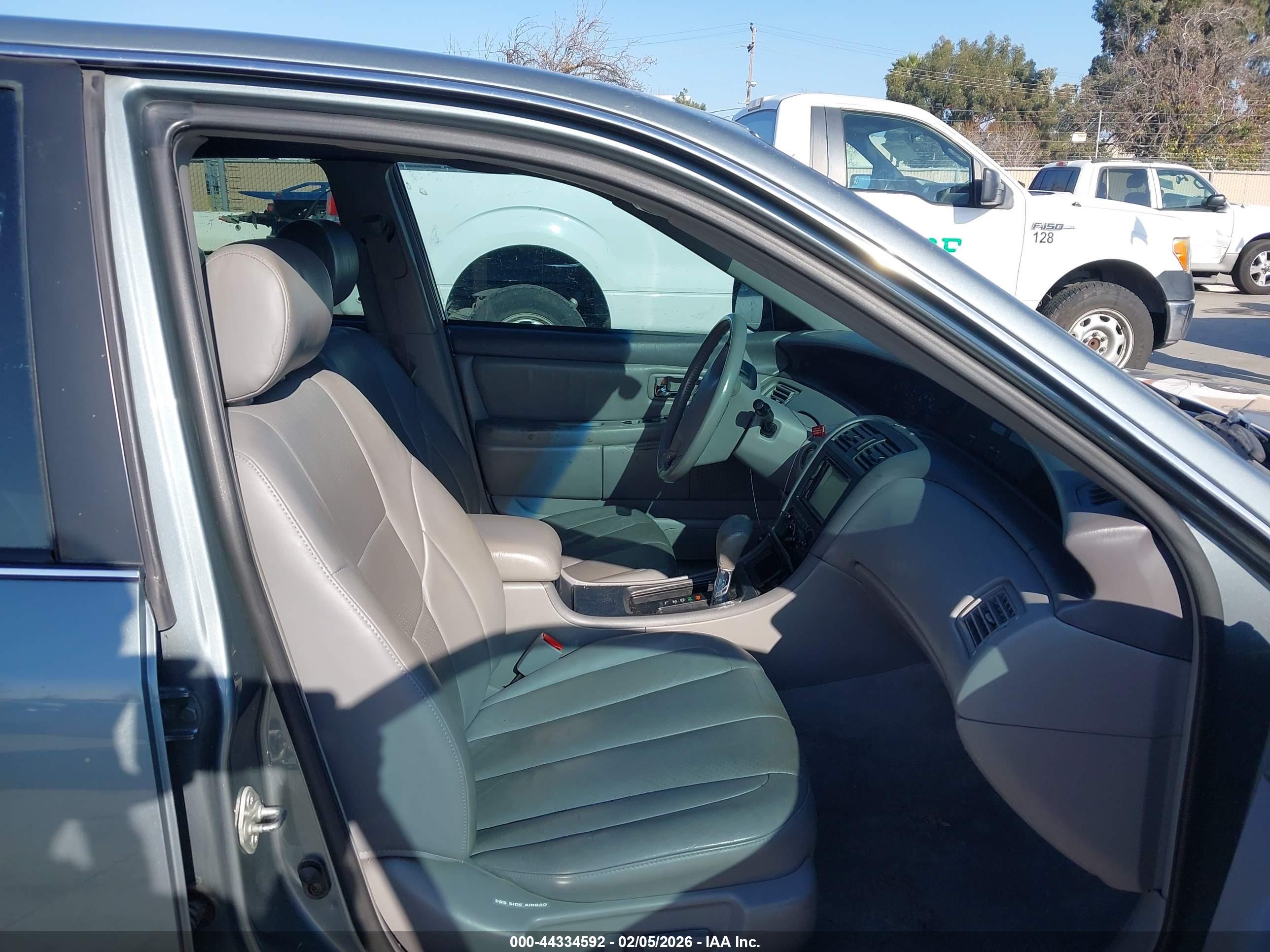 TOYOTA AVALON image 5
