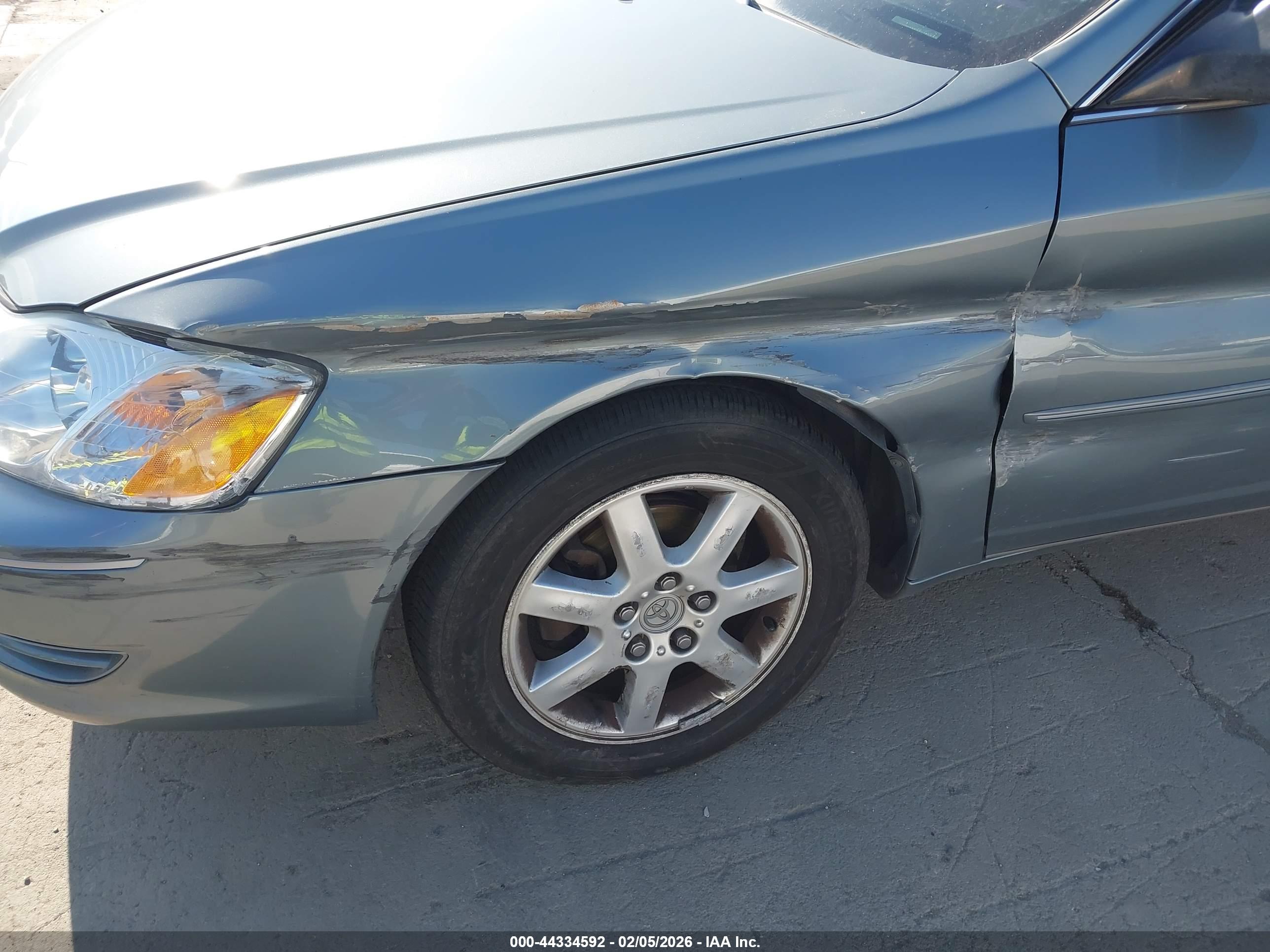 TOYOTA AVALON image 6