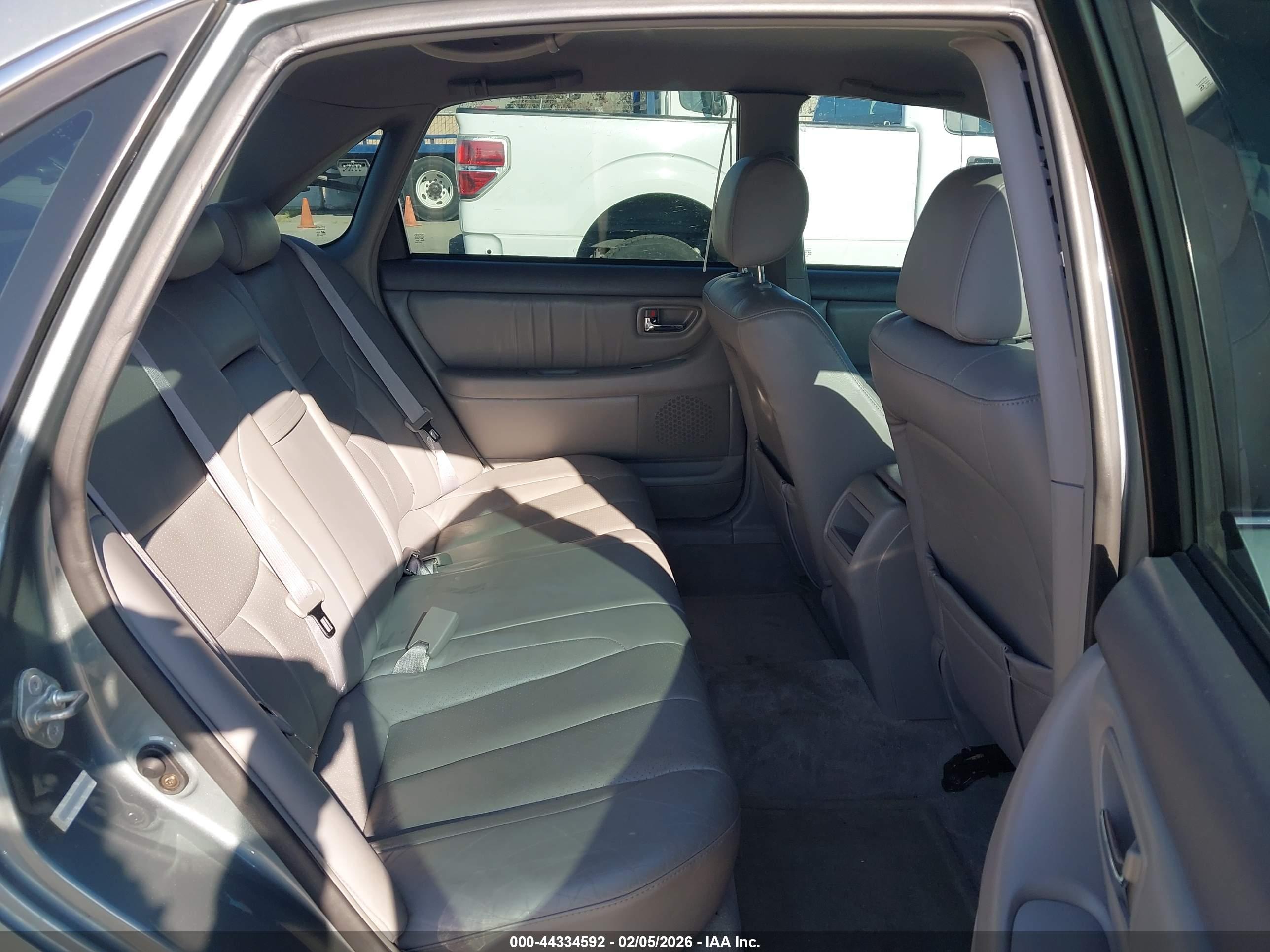 TOYOTA AVALON image 8