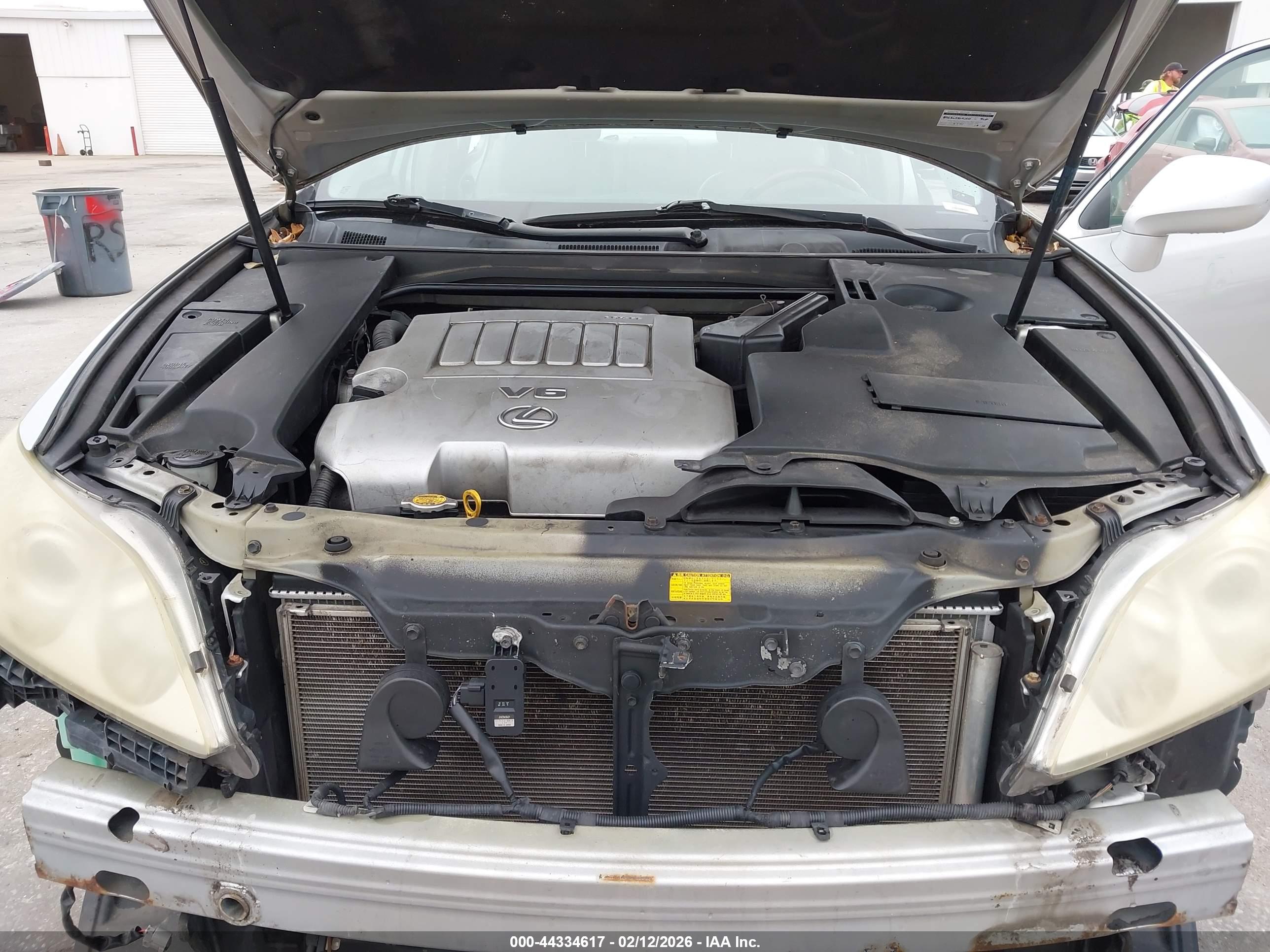 LEXUS ES image 10