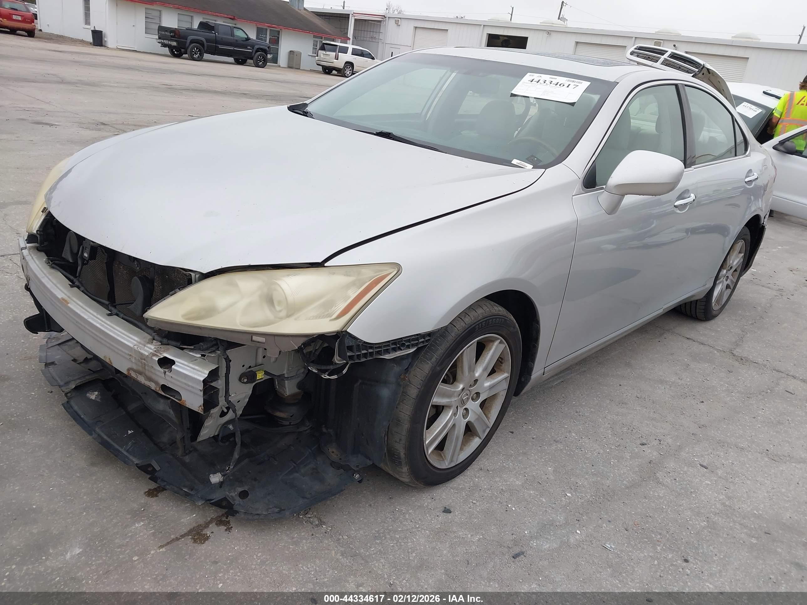 LEXUS ES image 2