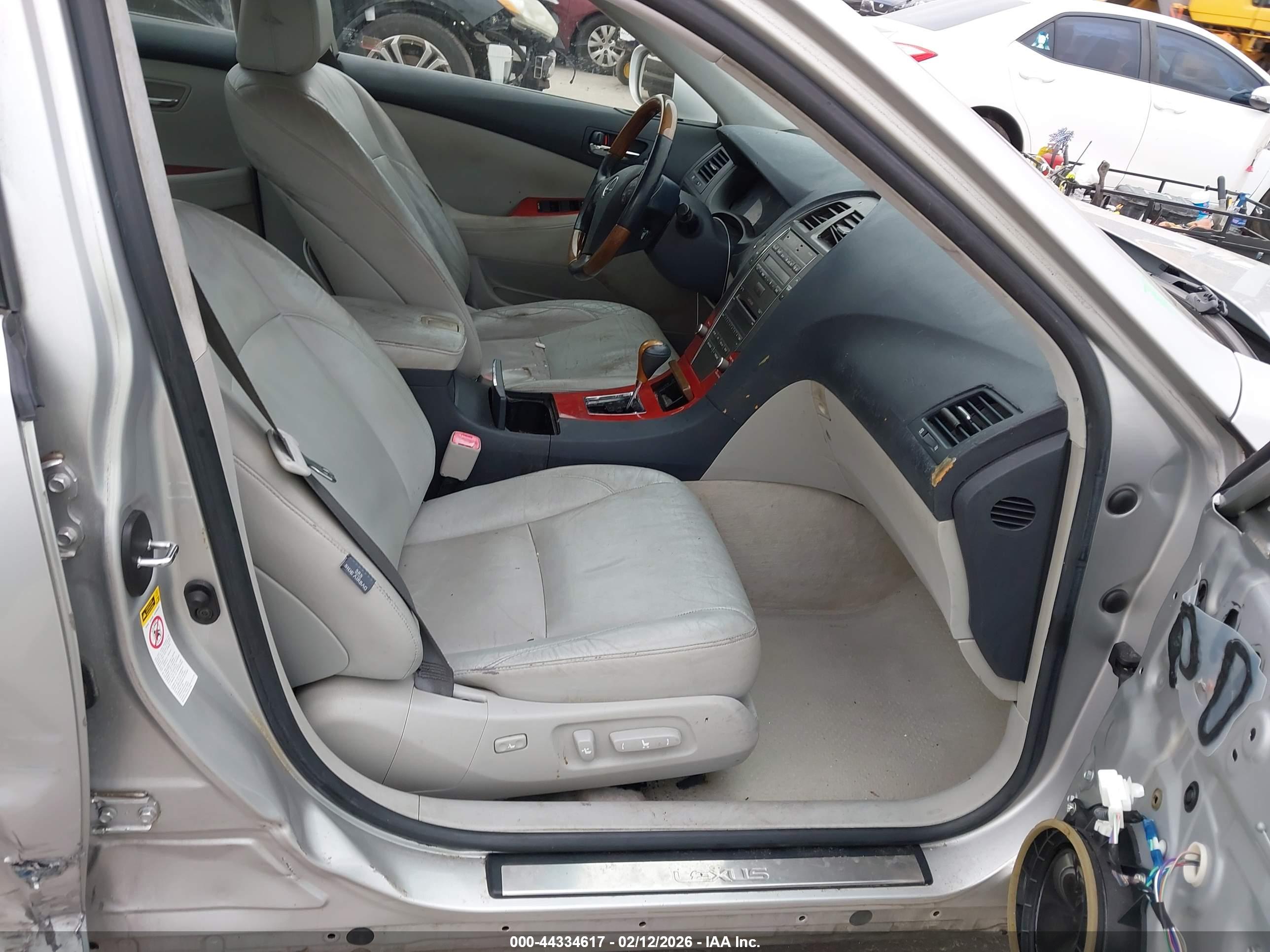 LEXUS ES image 5
