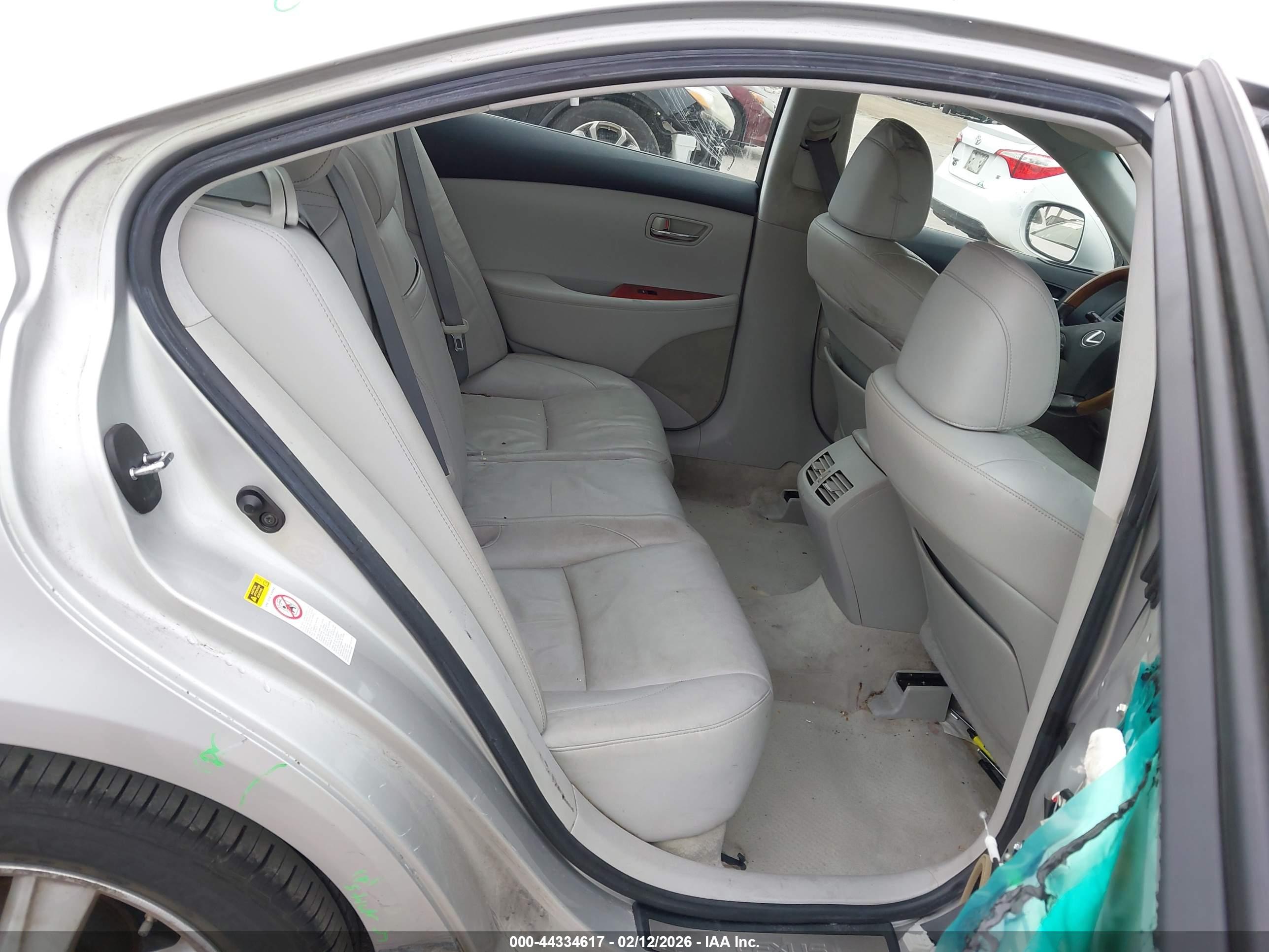 LEXUS ES image 8