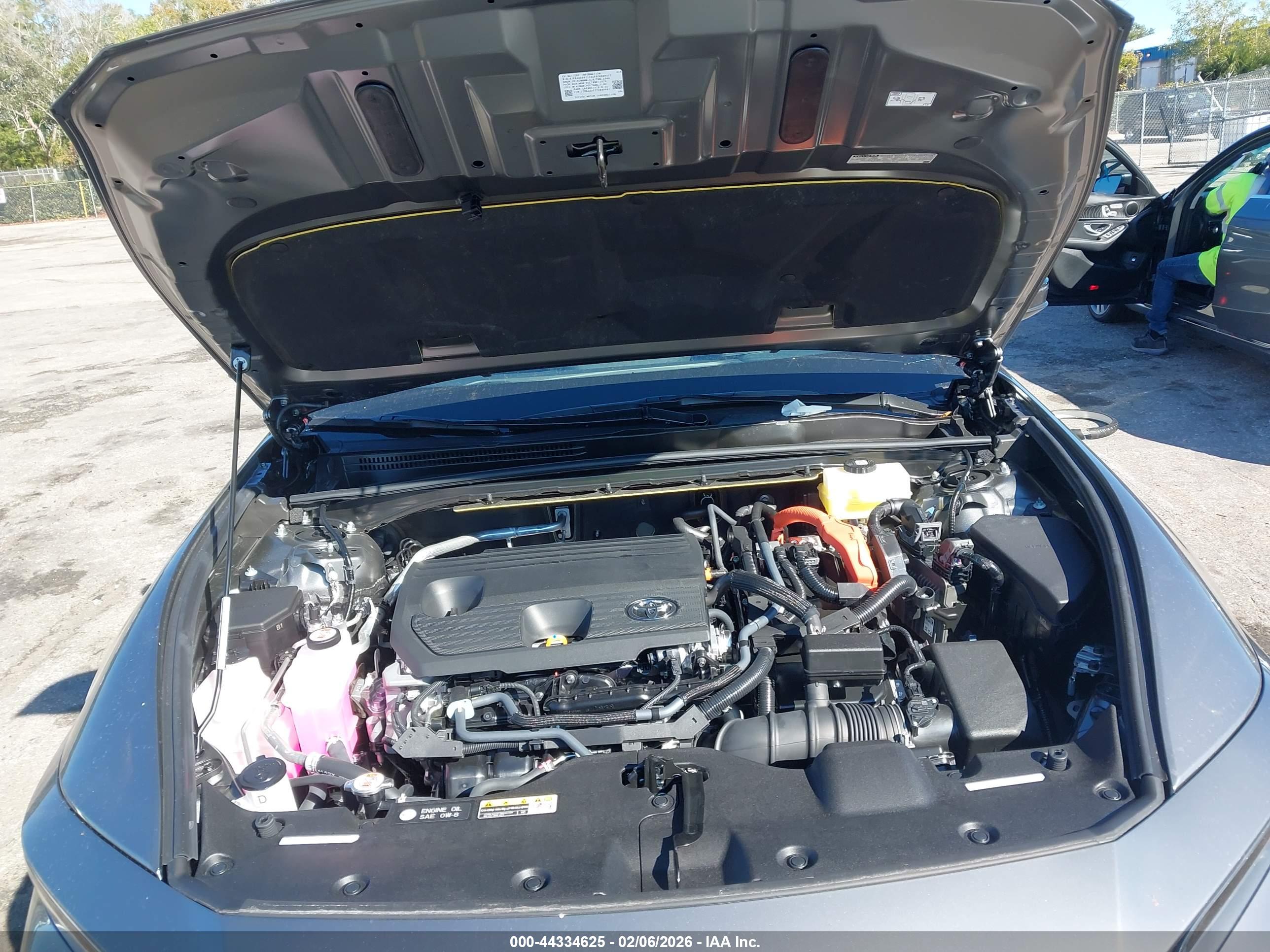 TOYOTA CROWN image 10